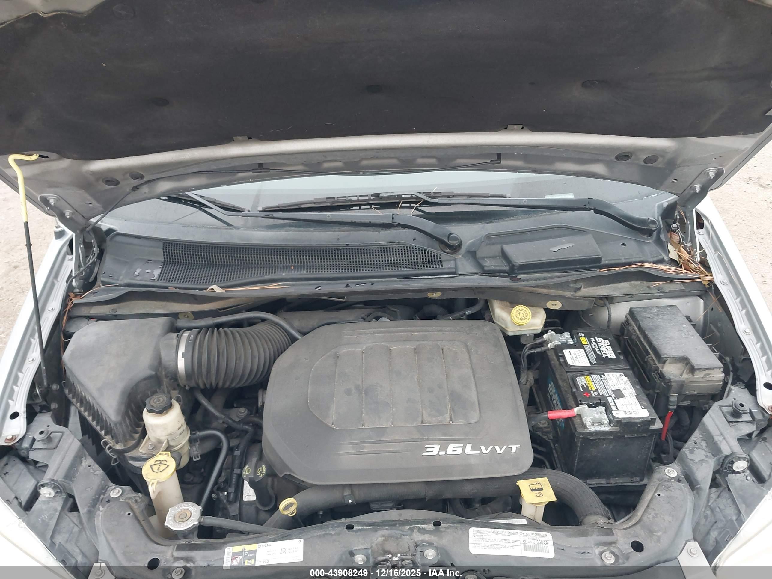 CHRYSLER TOWN image 10