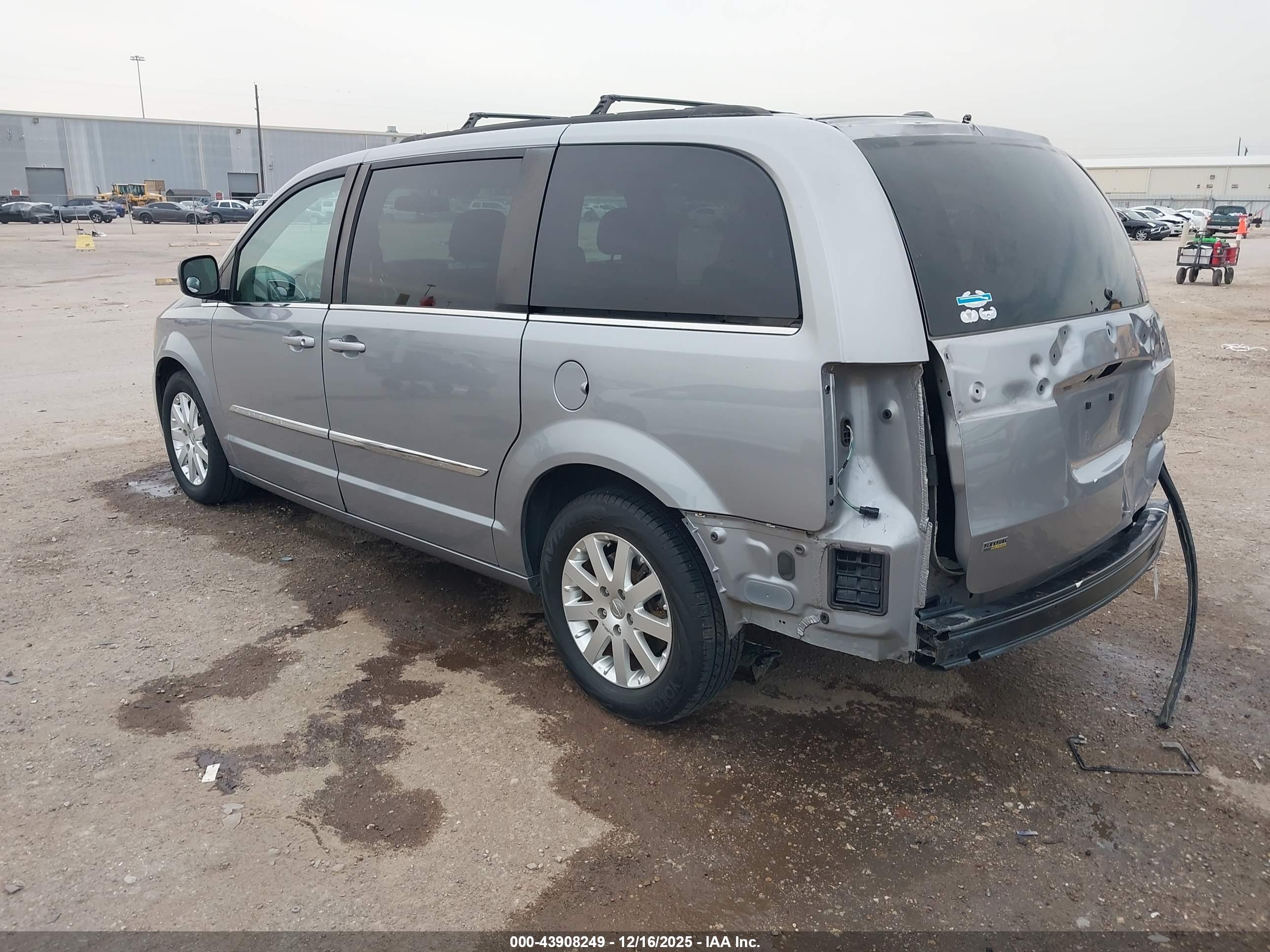 CHRYSLER TOWN image 3
