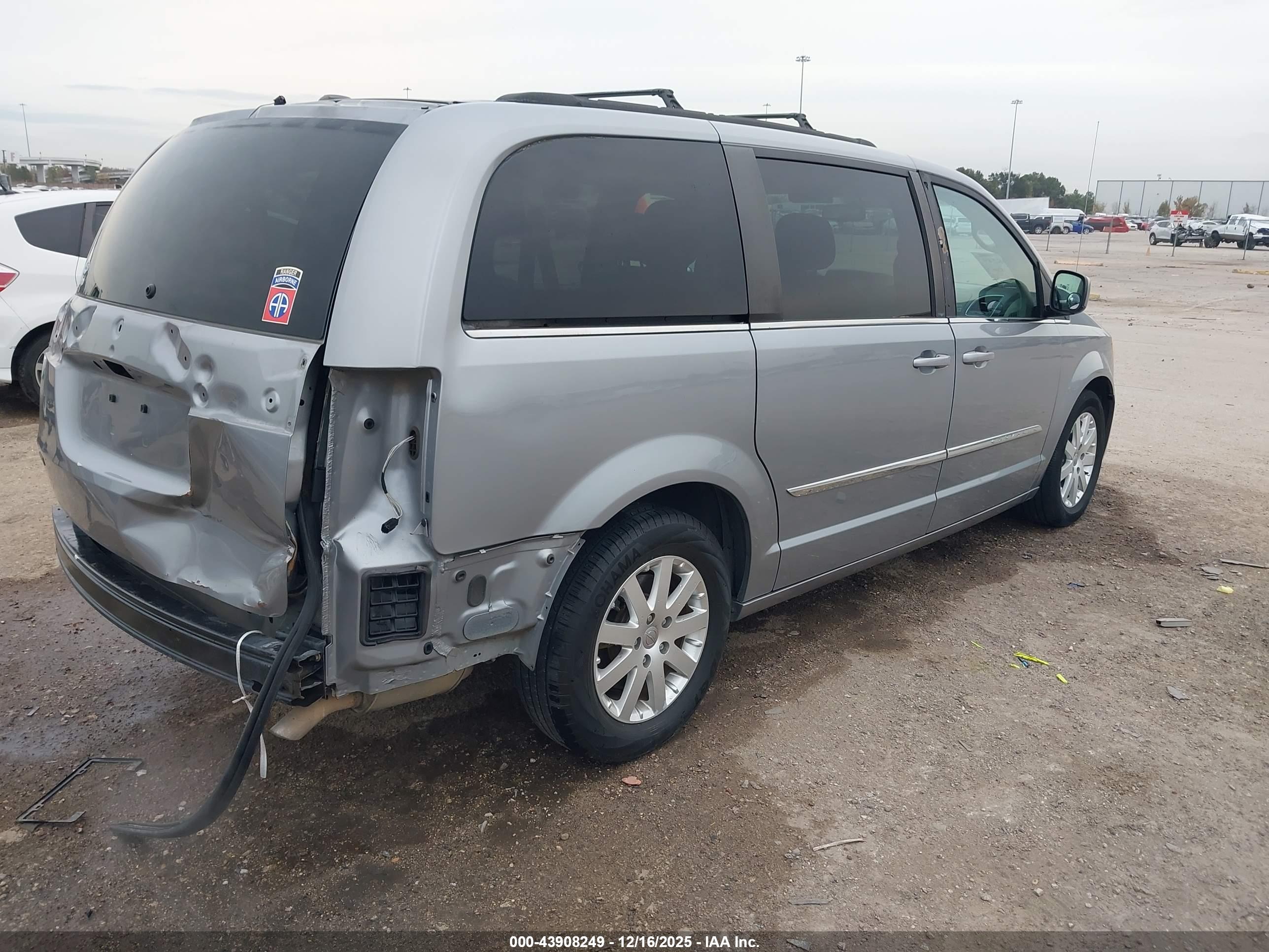 CHRYSLER TOWN image 4