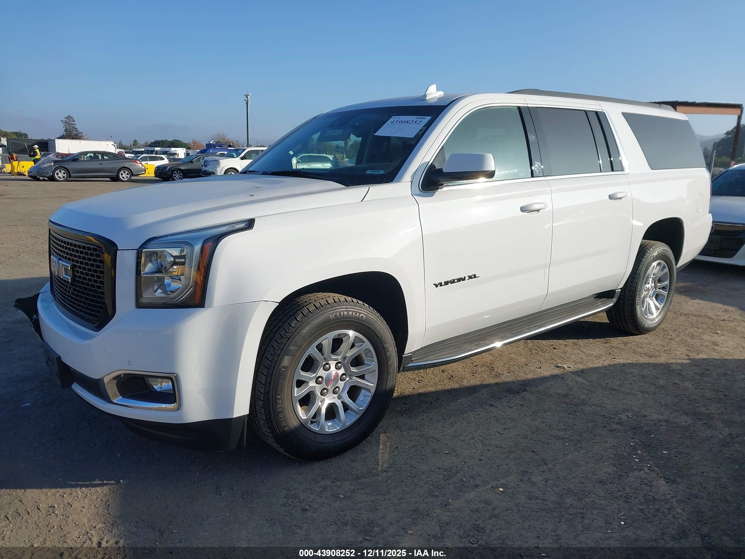 GMC YUKON image 2