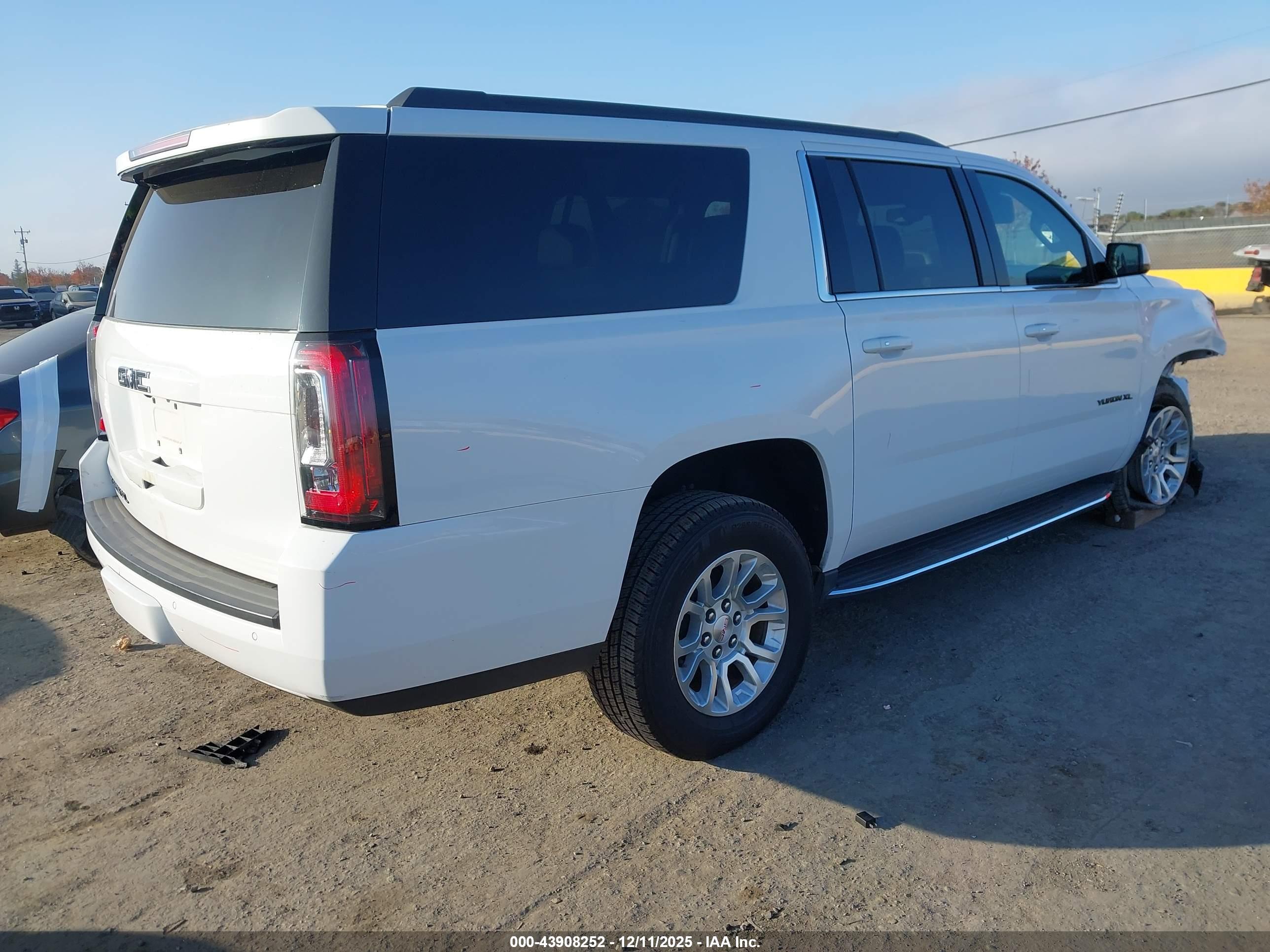 GMC YUKON image 4