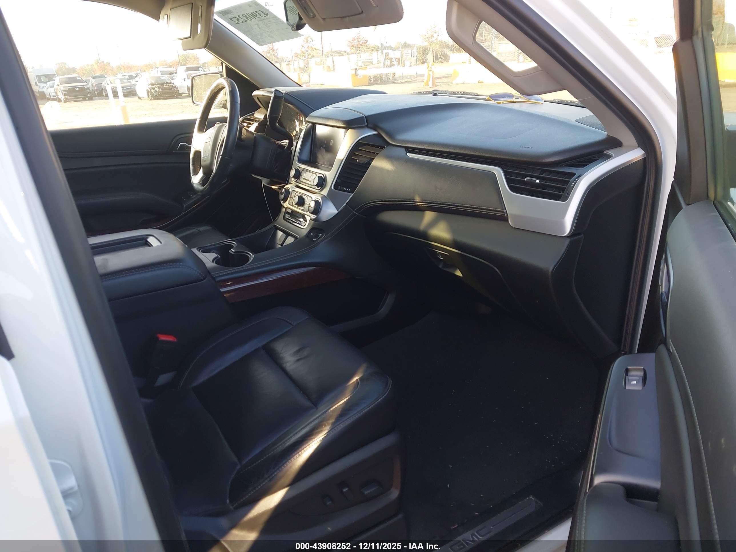 GMC YUKON image 5