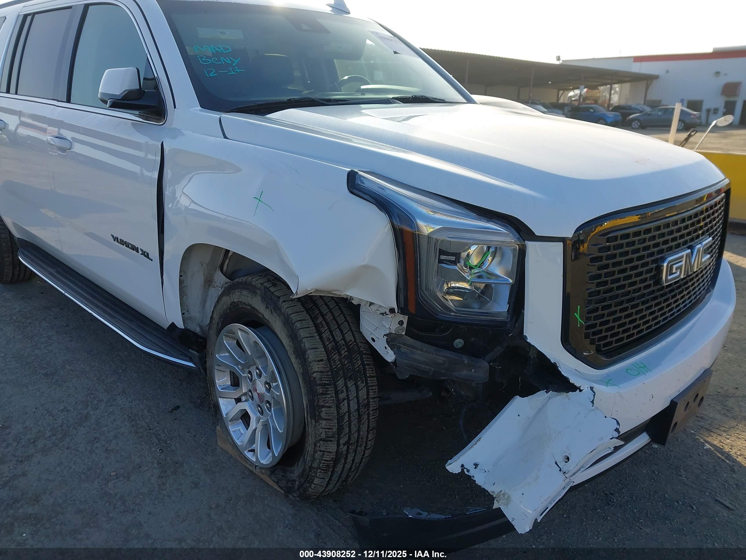 GMC YUKON image 6