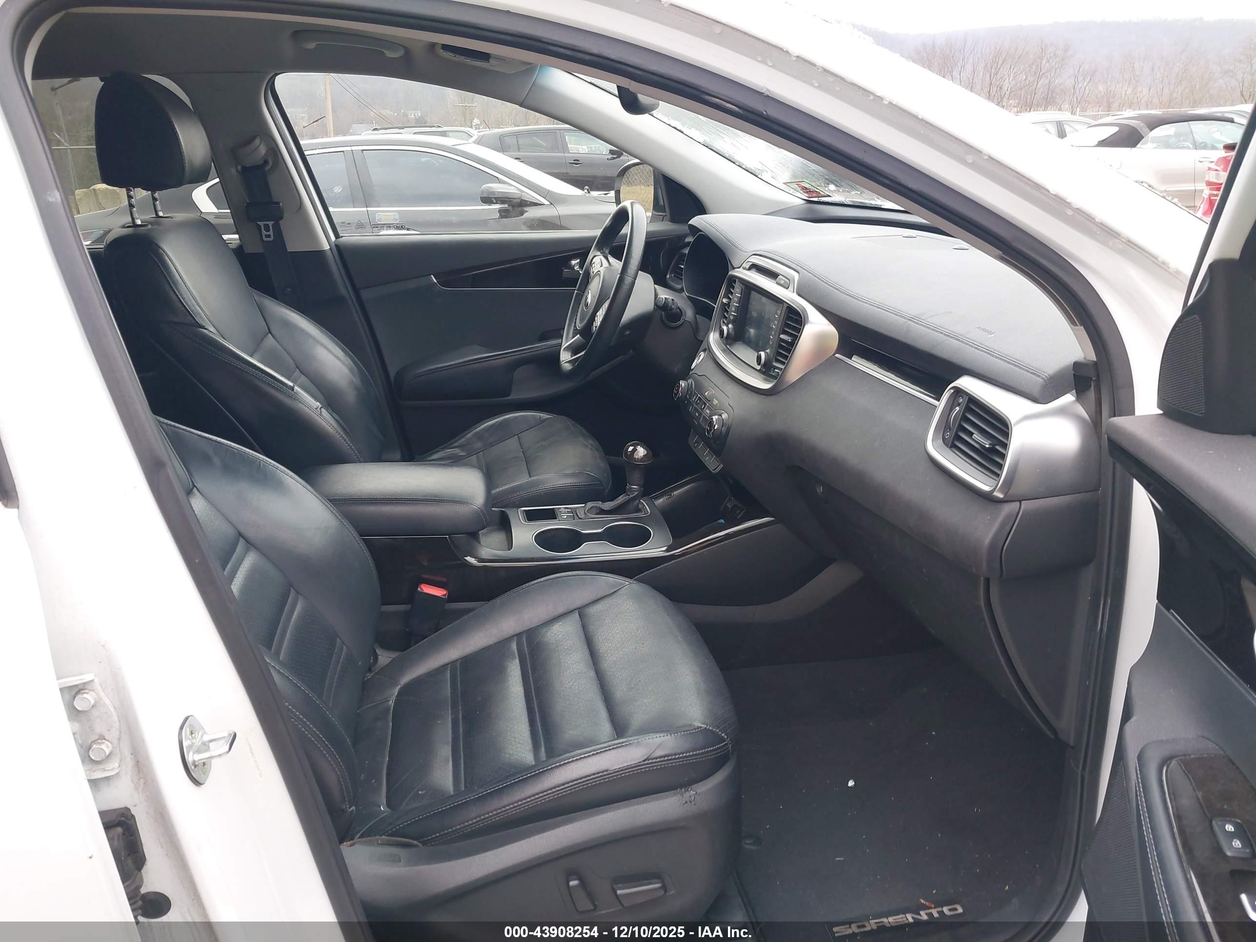KIA SORENTO image 5