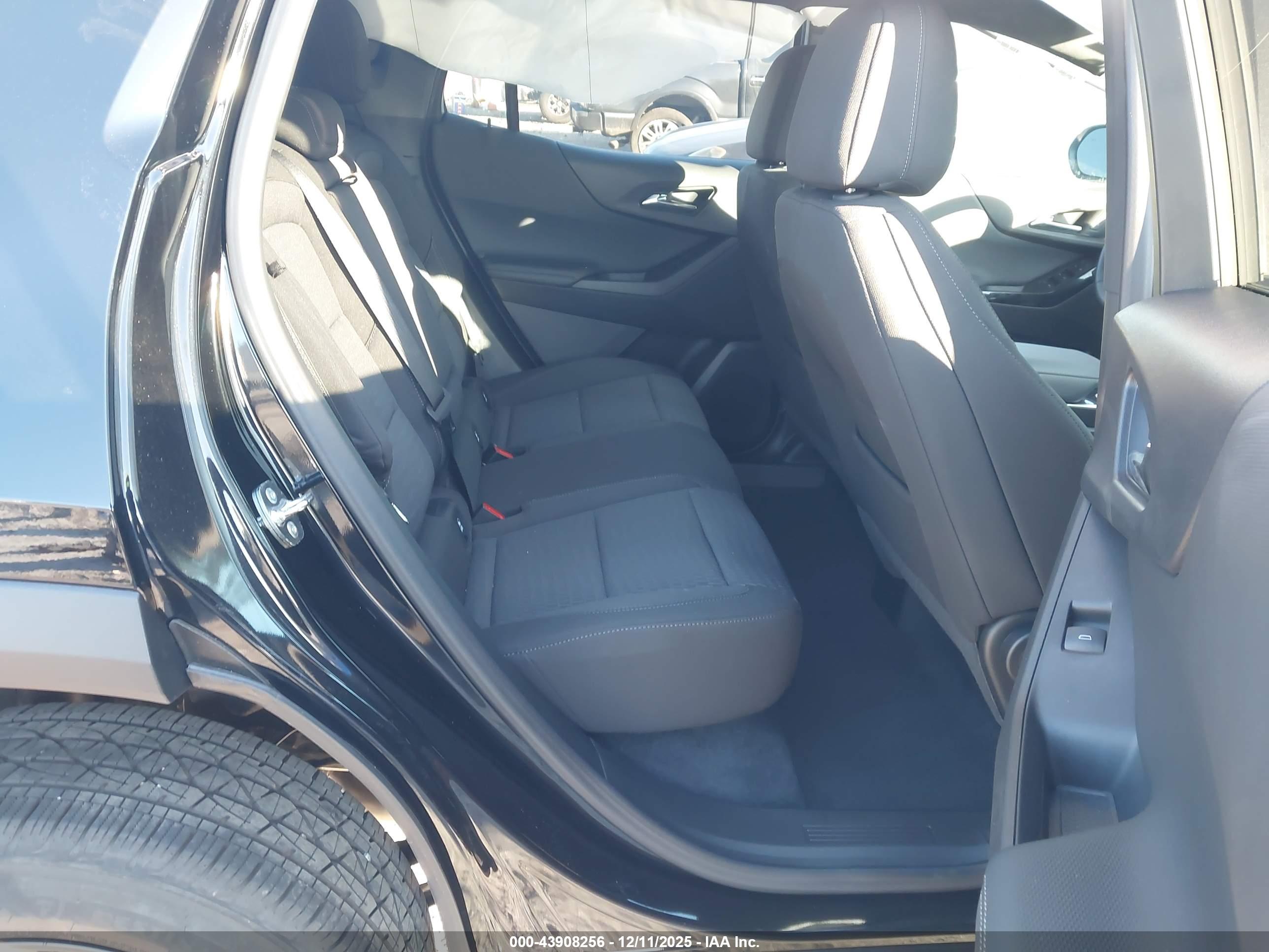 CHEVROLET EQUINOX image 8