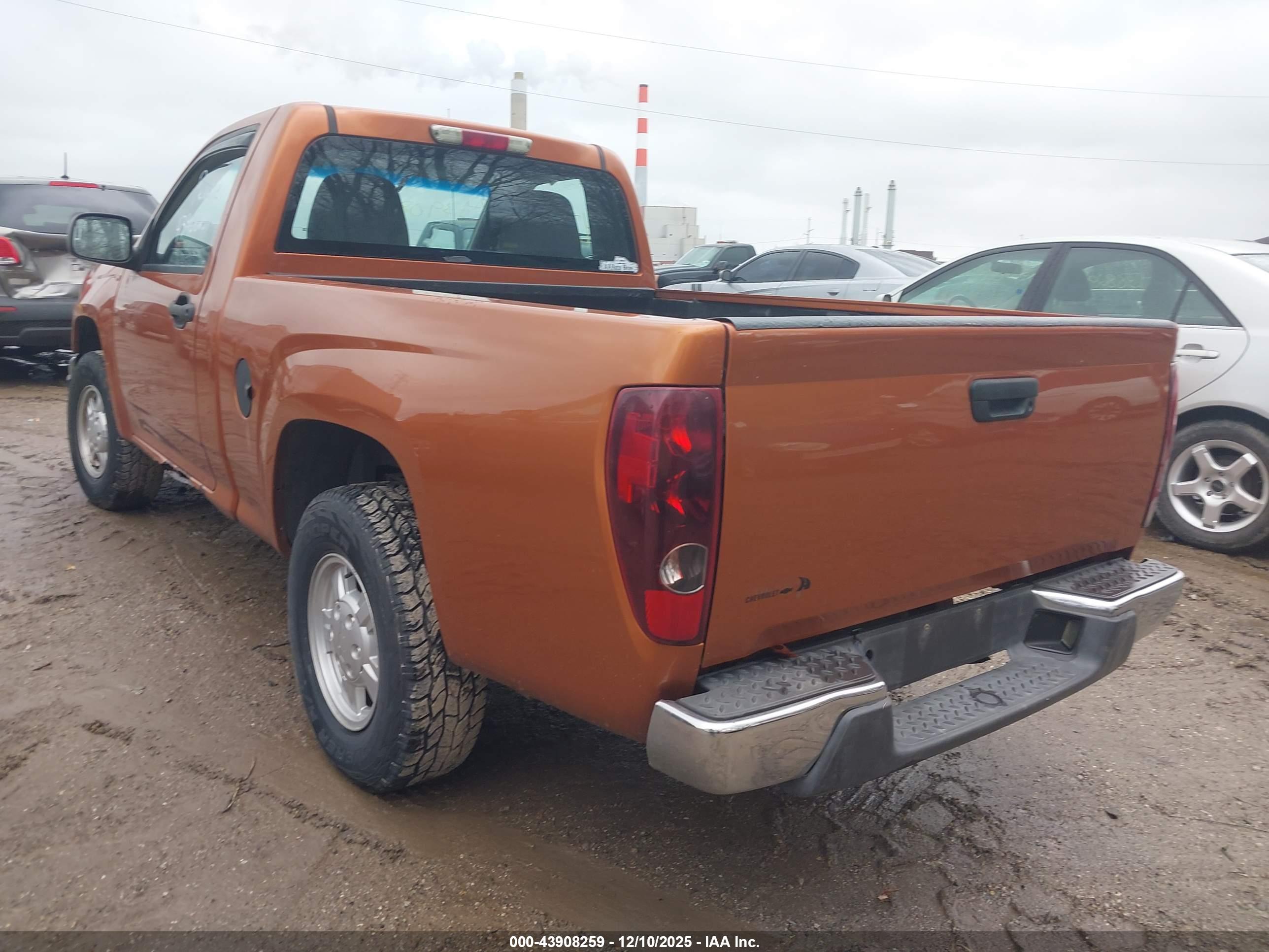 CHEVROLET COLORADO image 3