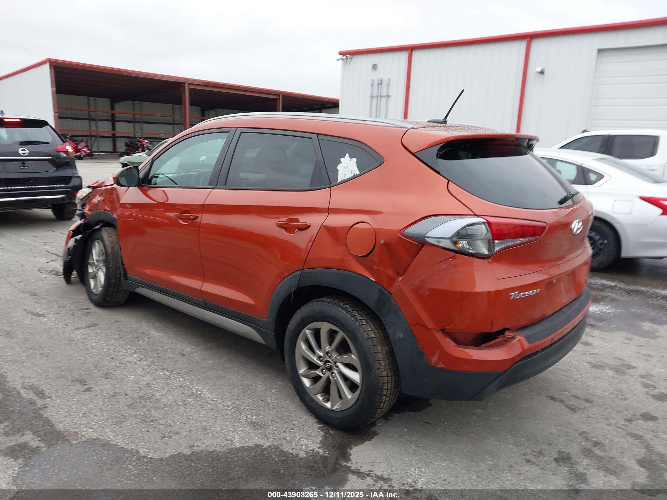 HYUNDAI TUCSON image 3