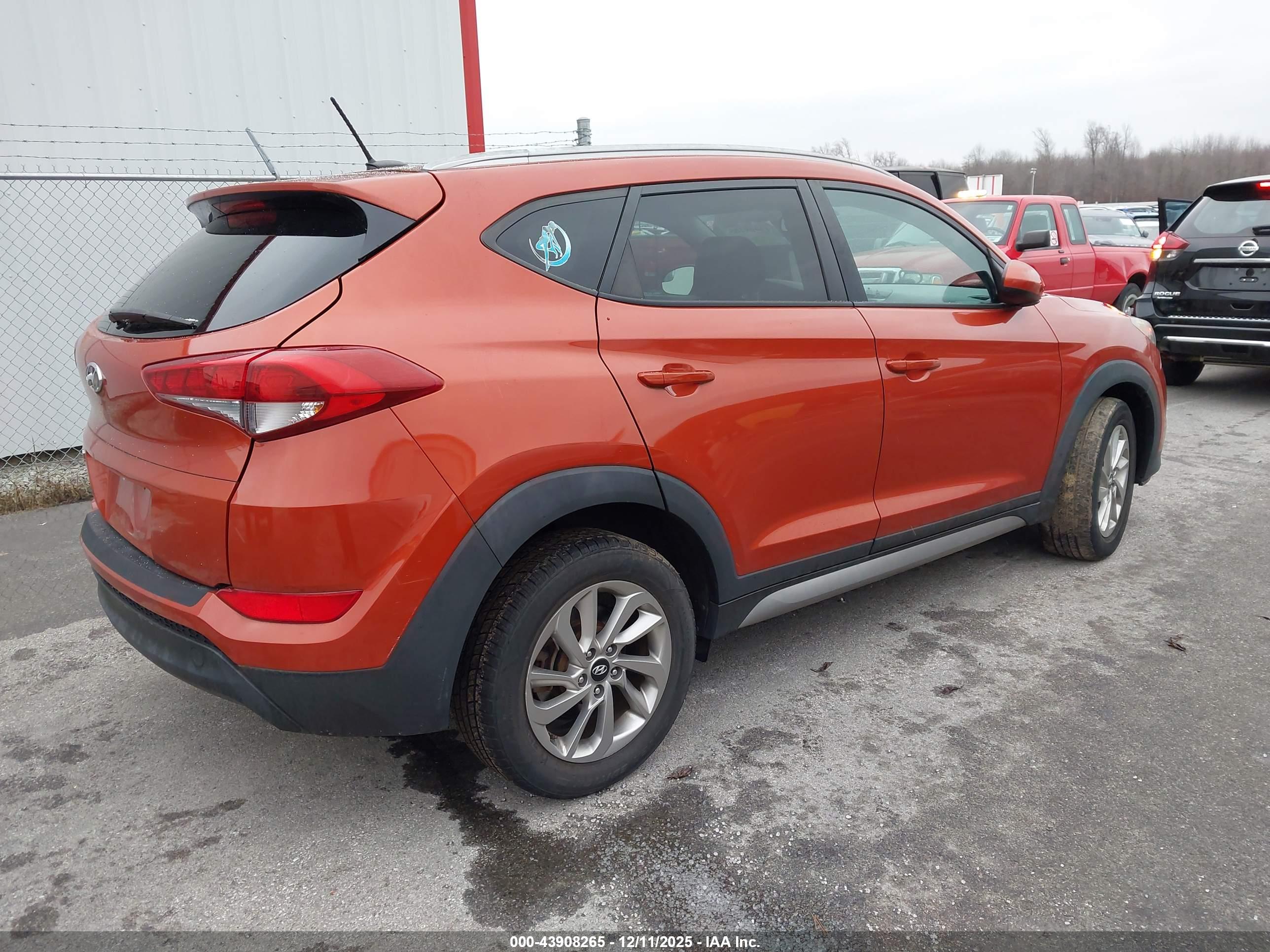 HYUNDAI TUCSON image 4