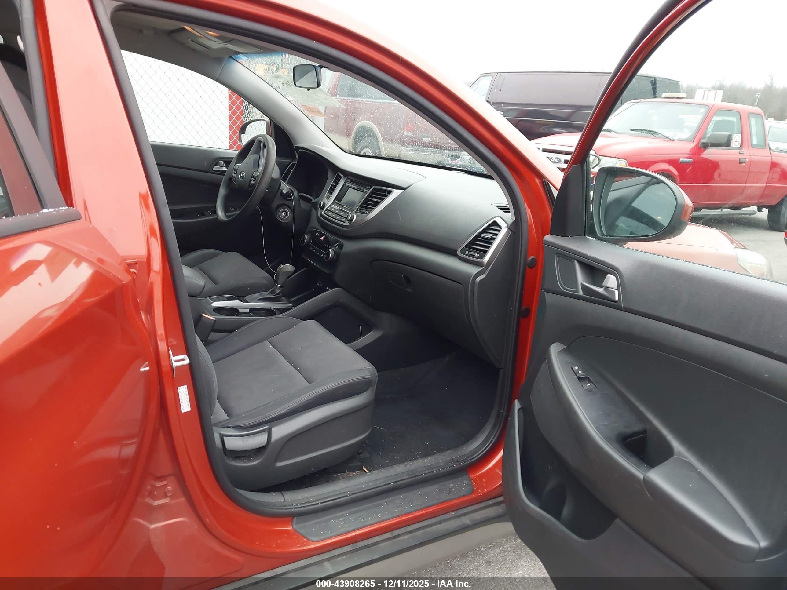 HYUNDAI TUCSON image 5