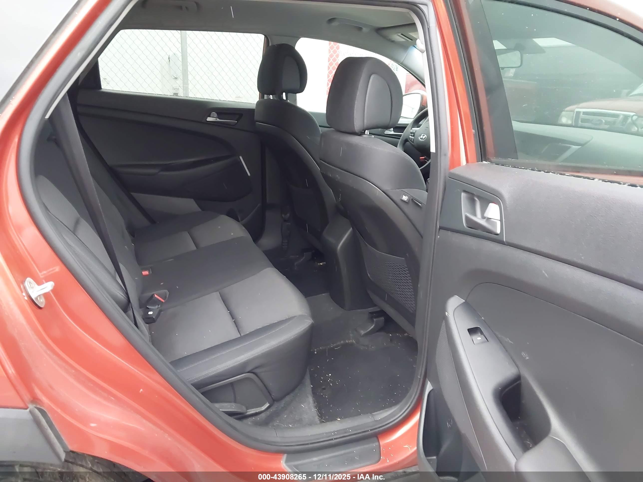 HYUNDAI TUCSON image 8