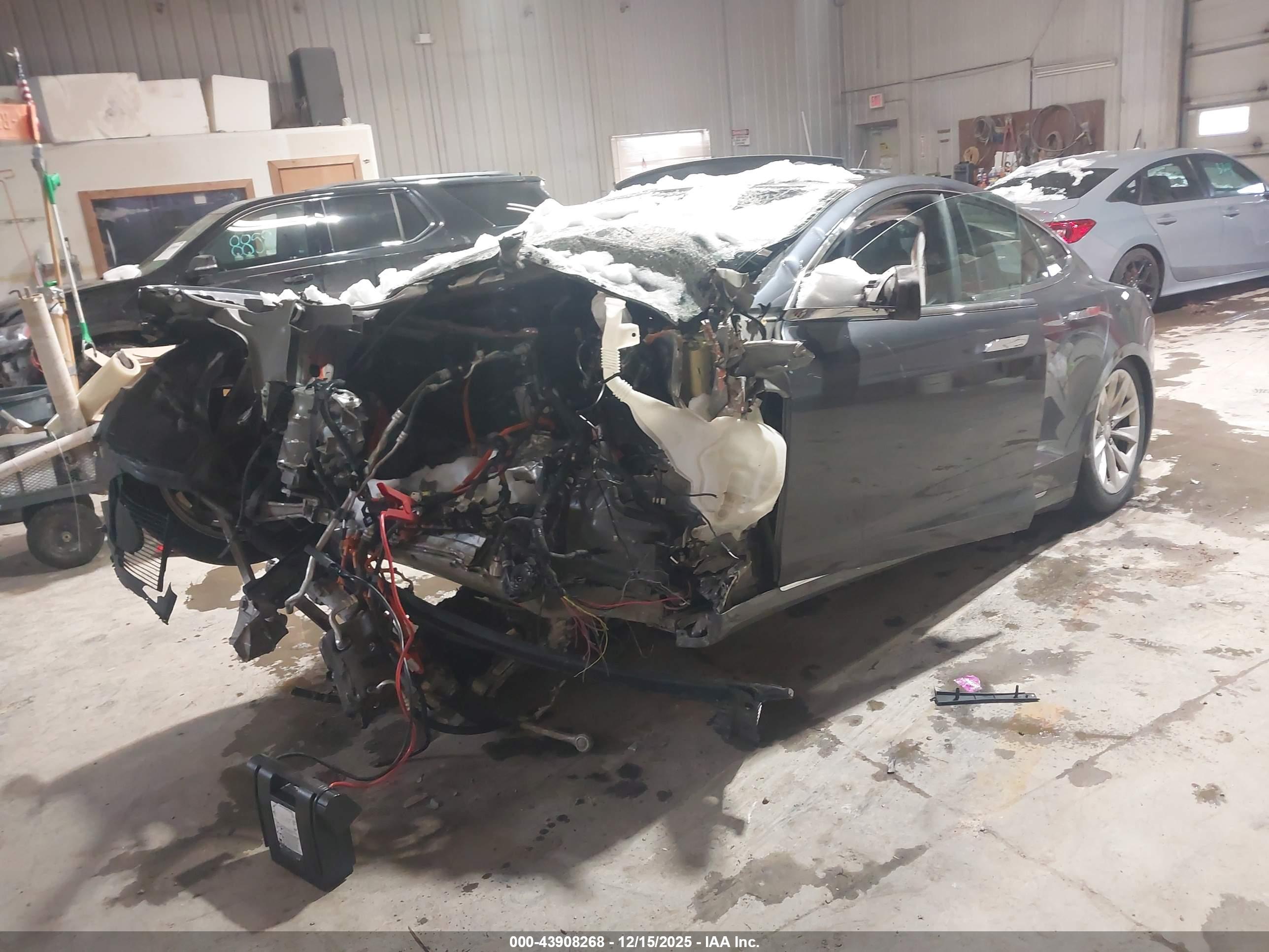 TESLA MODEL image 2