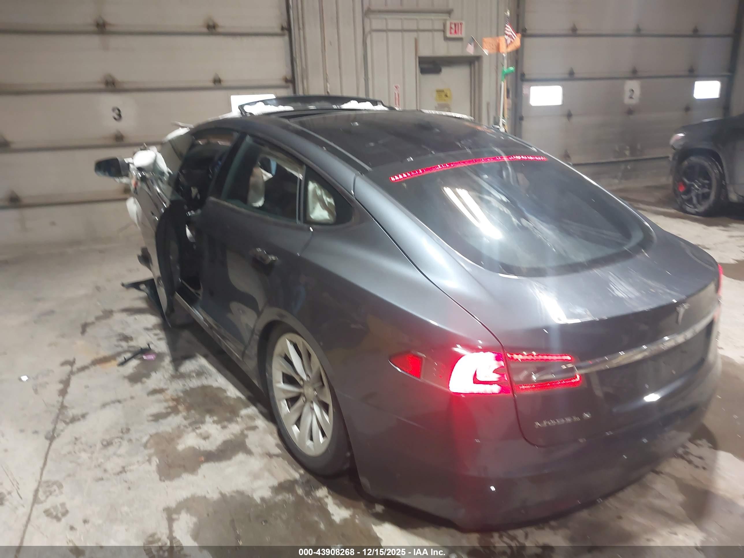 TESLA MODEL image 3