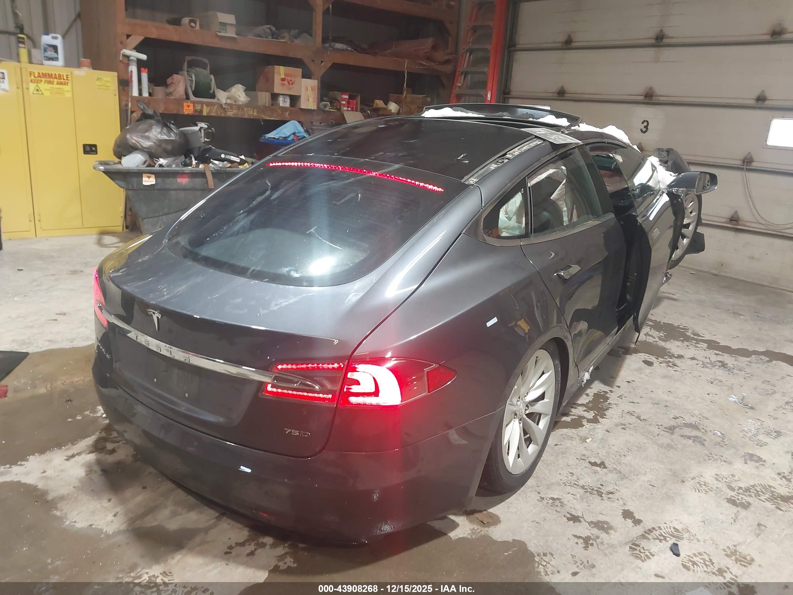TESLA MODEL image 4