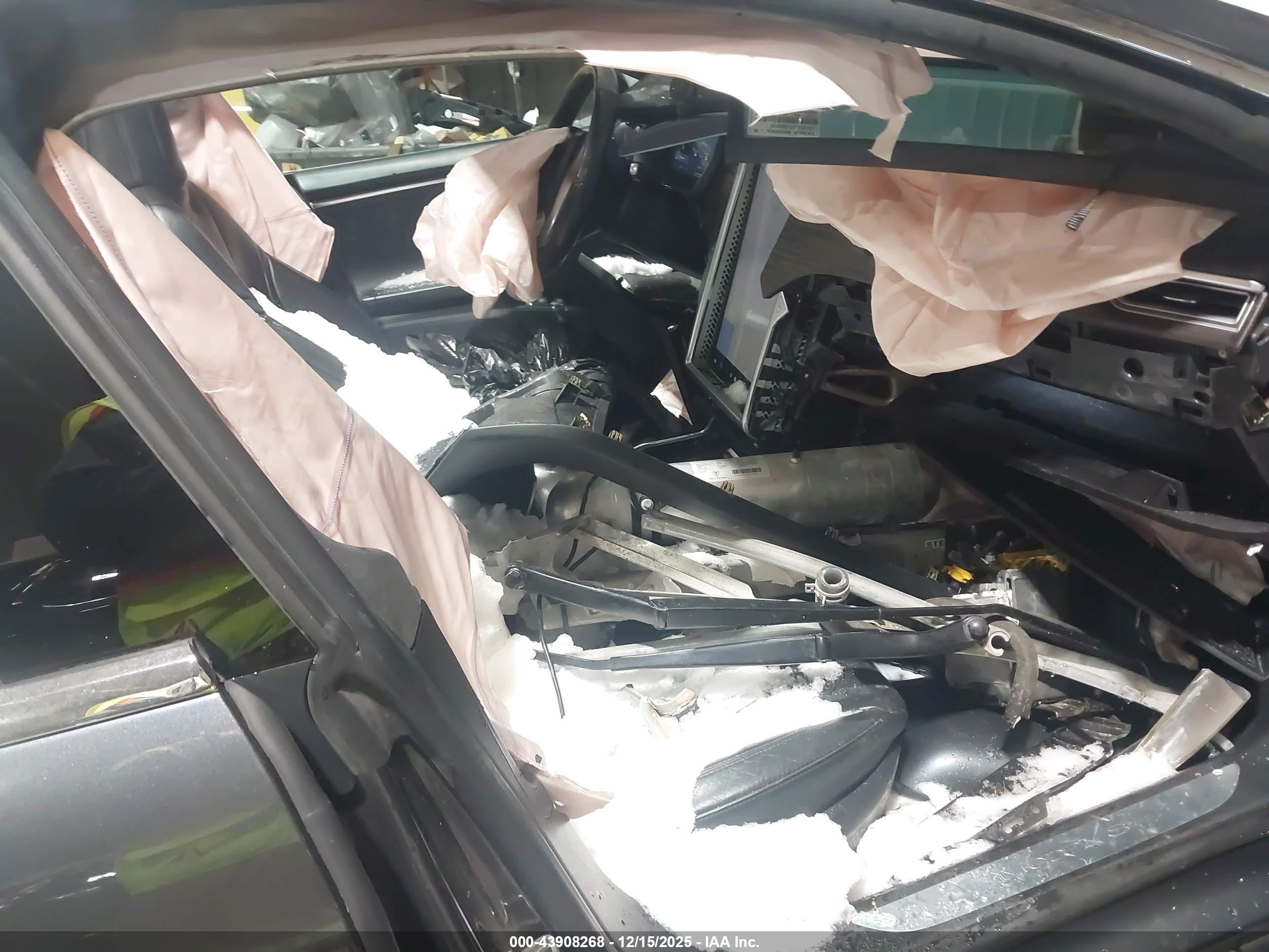 TESLA MODEL image 5