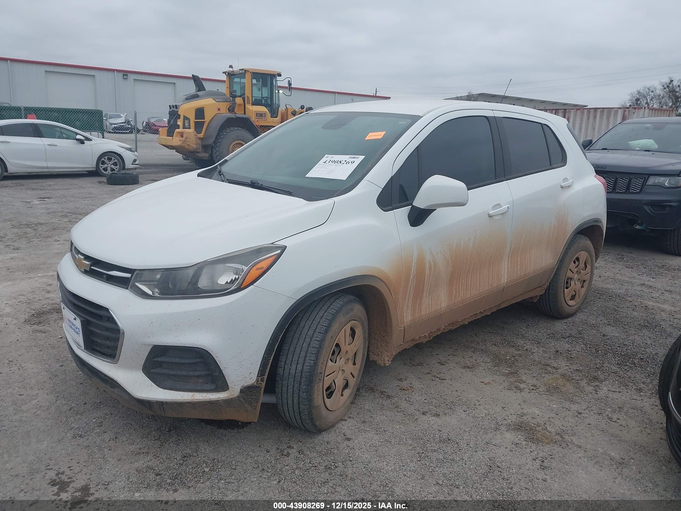 CHEVROLET TRAX image 2