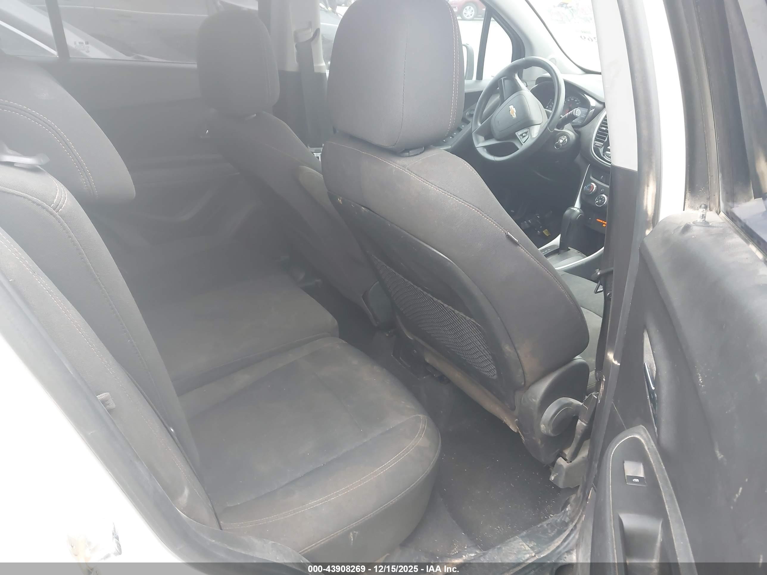 CHEVROLET TRAX image 8