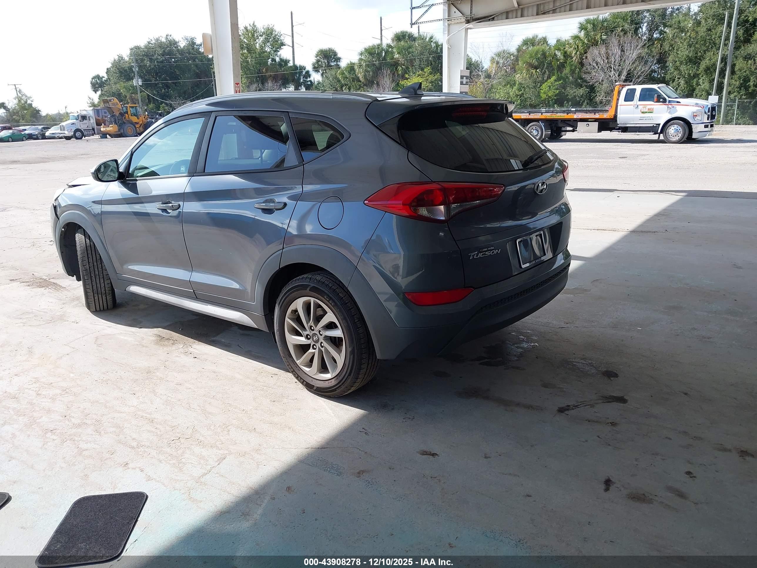 HYUNDAI TUCSON image 3