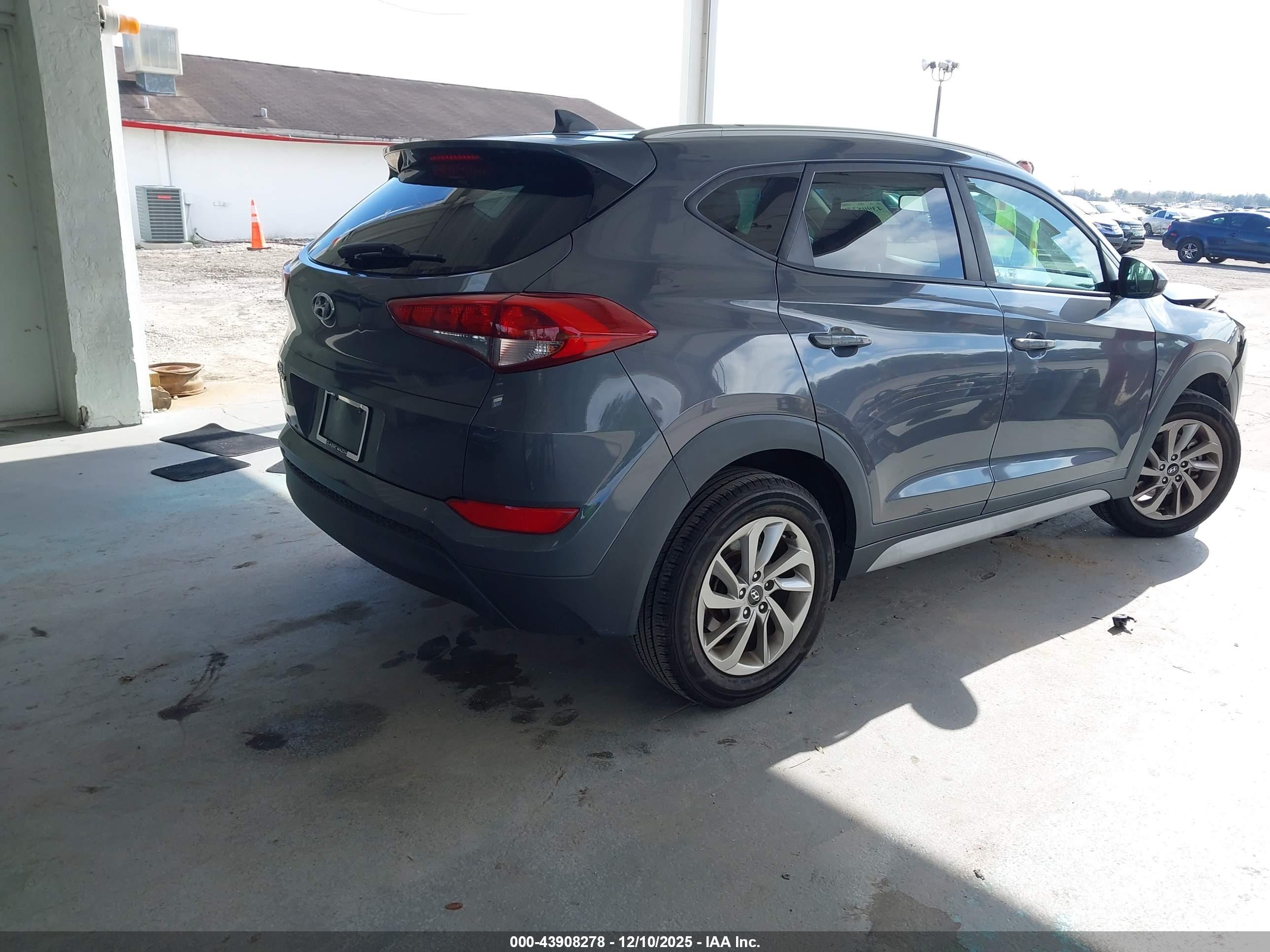 HYUNDAI TUCSON image 4