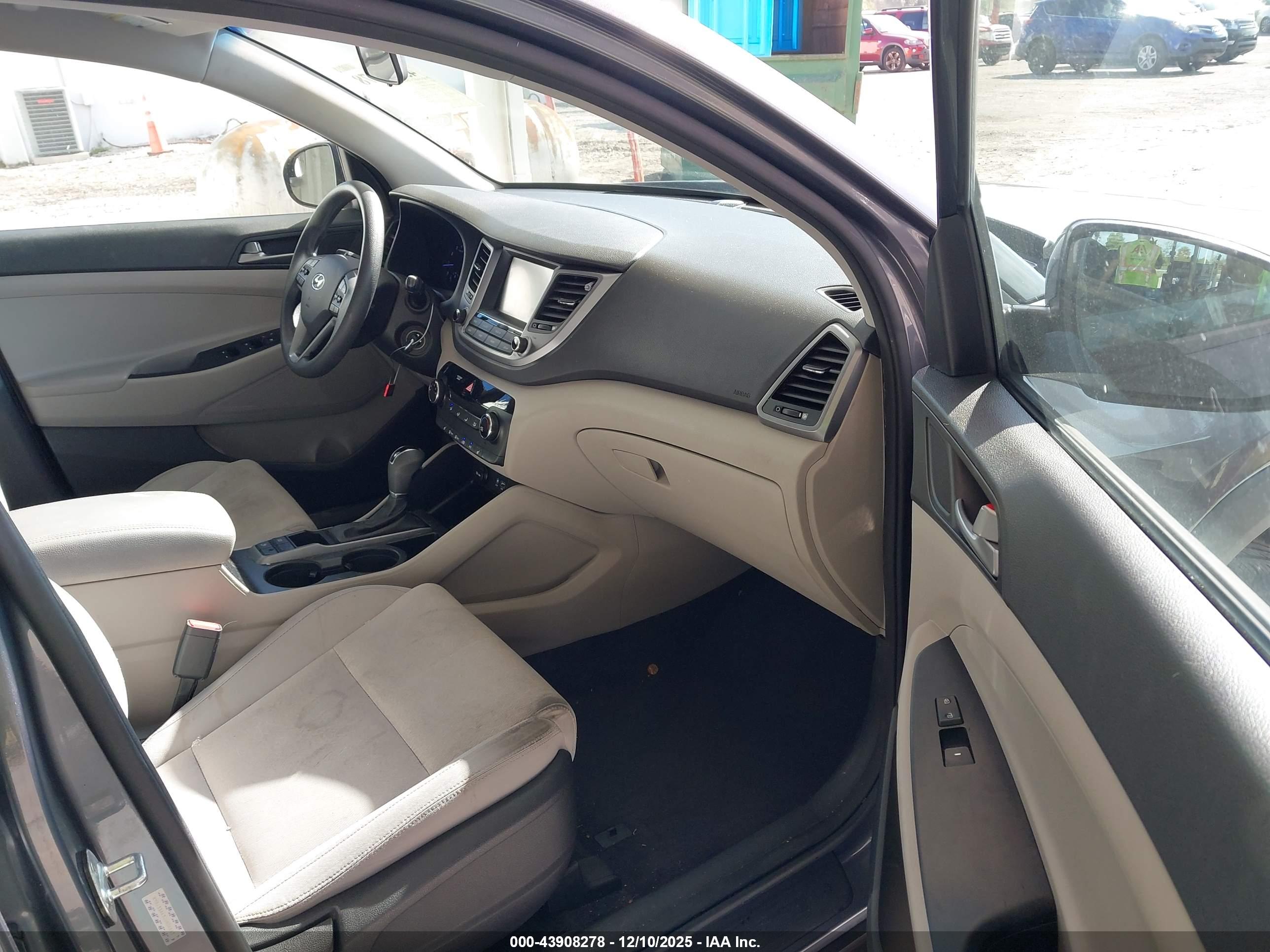 HYUNDAI TUCSON image 5