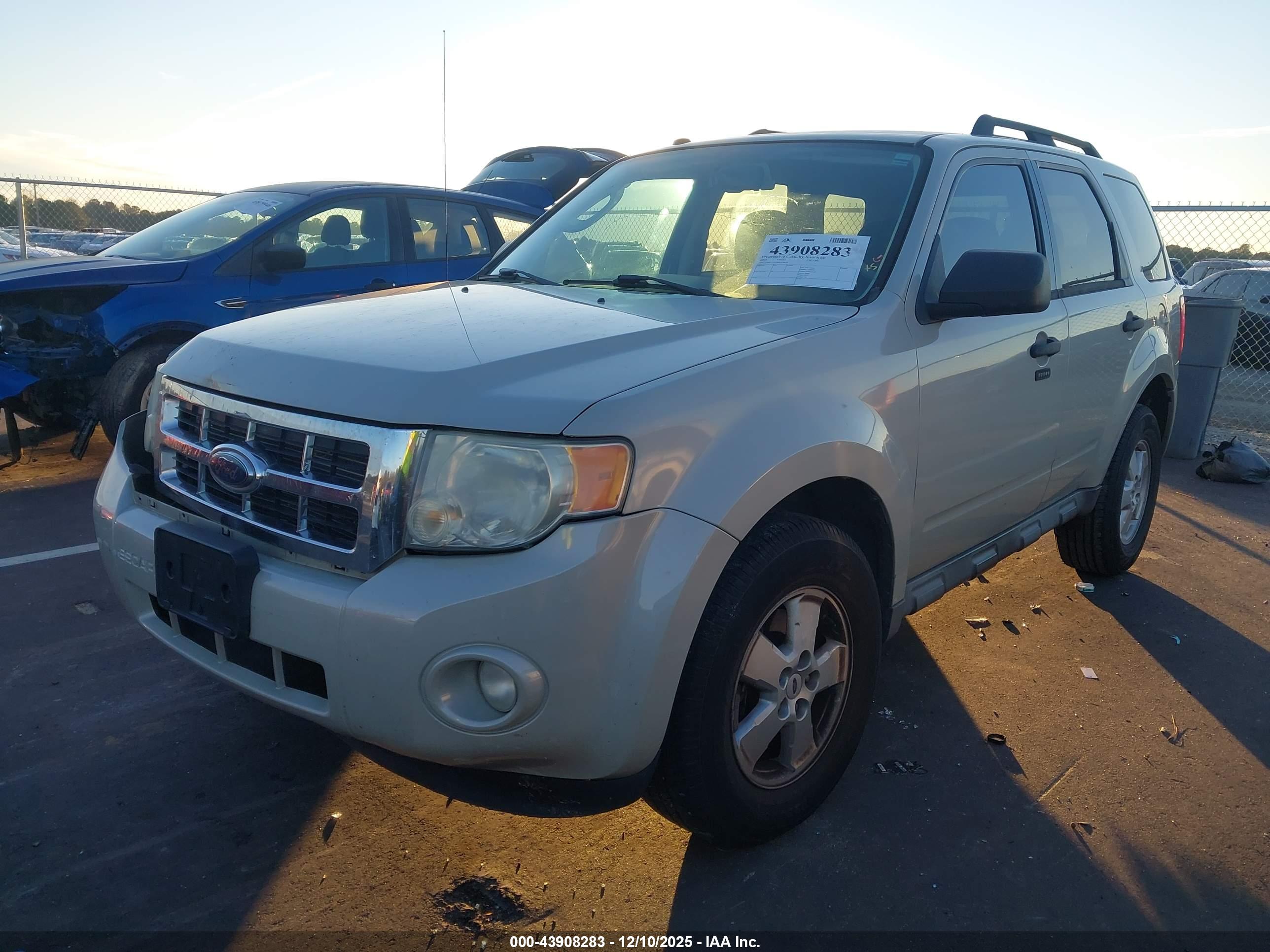 FORD ESCAPE image 2
