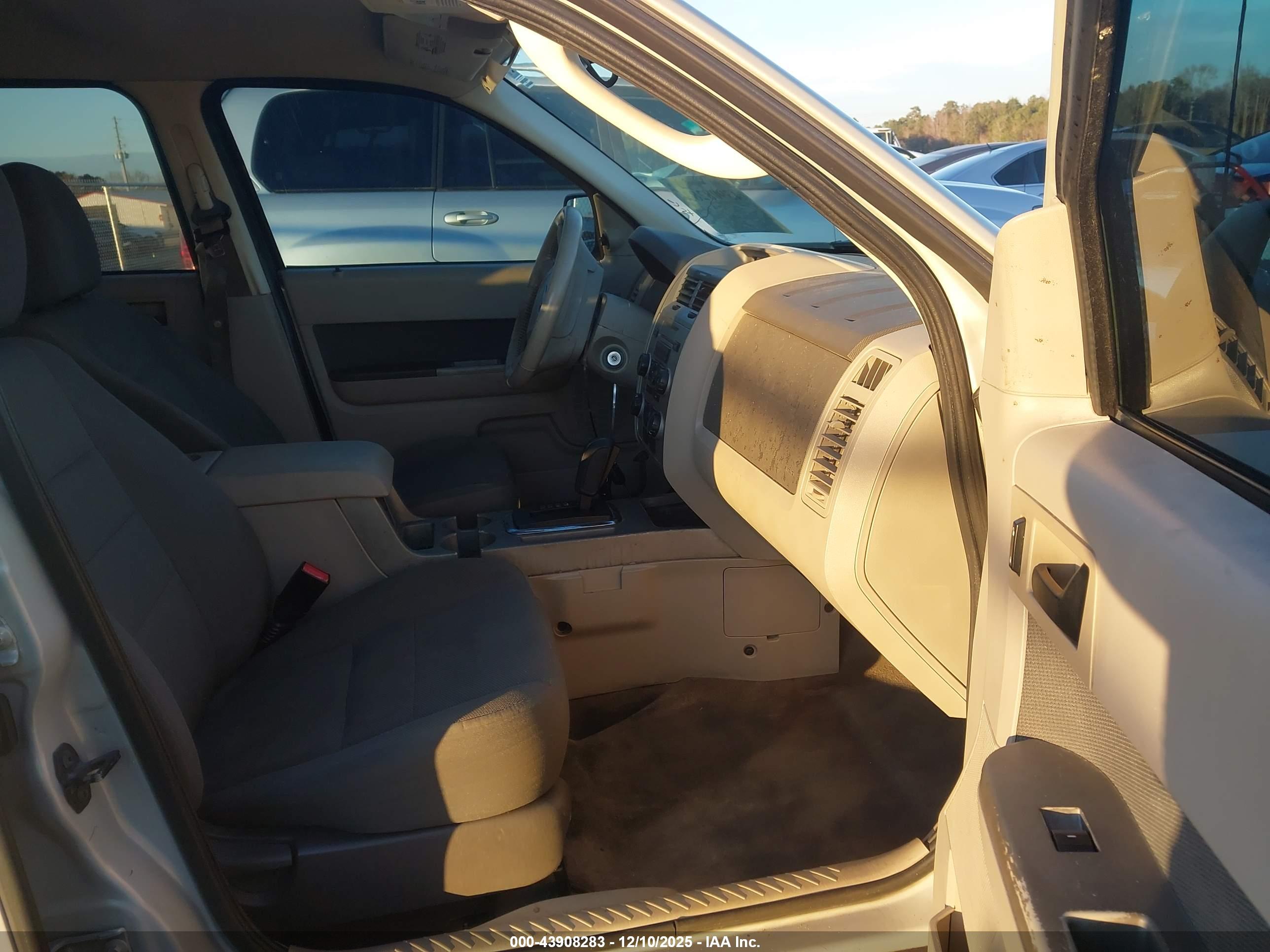 FORD ESCAPE image 5
