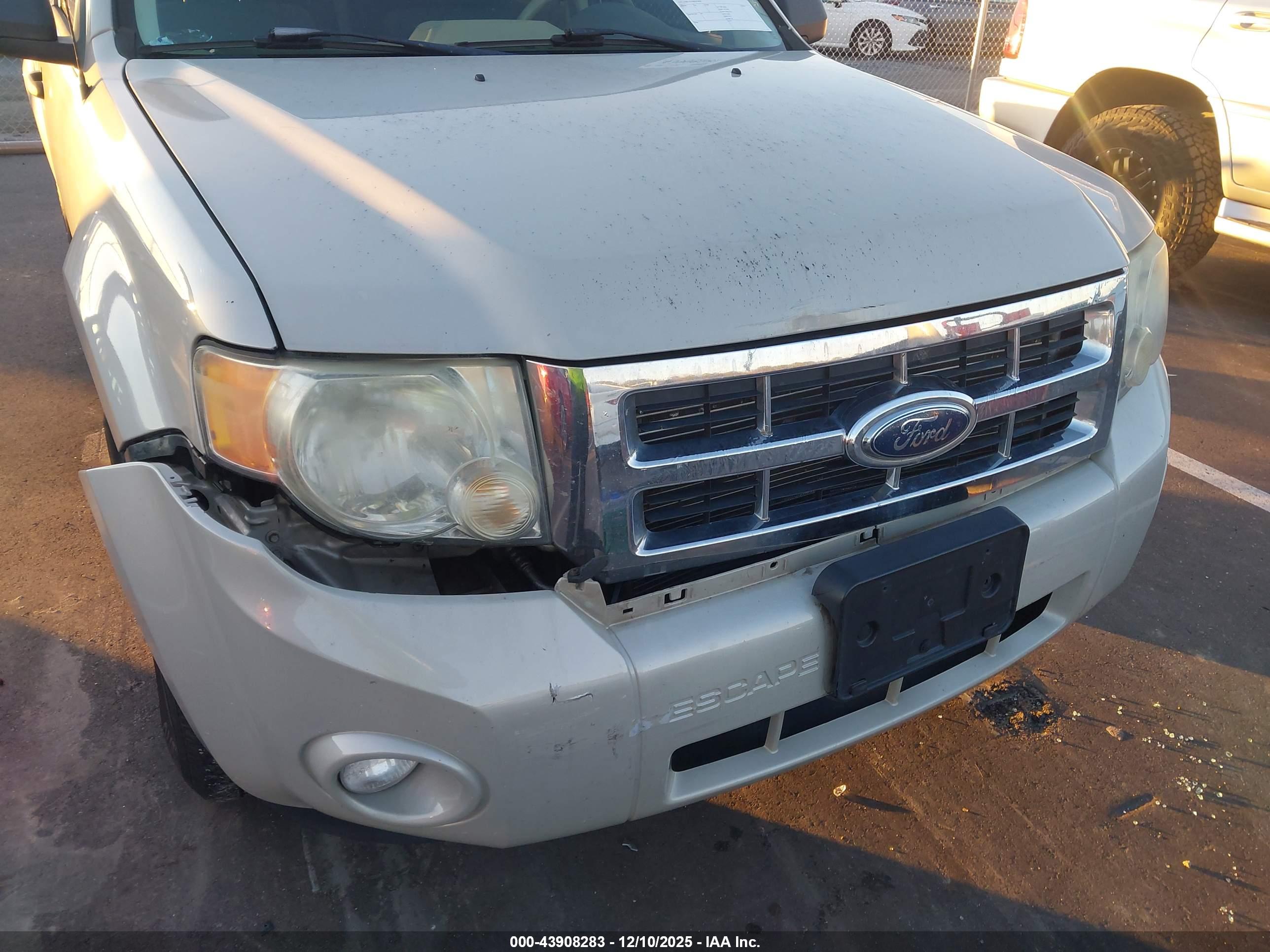 FORD ESCAPE image 6