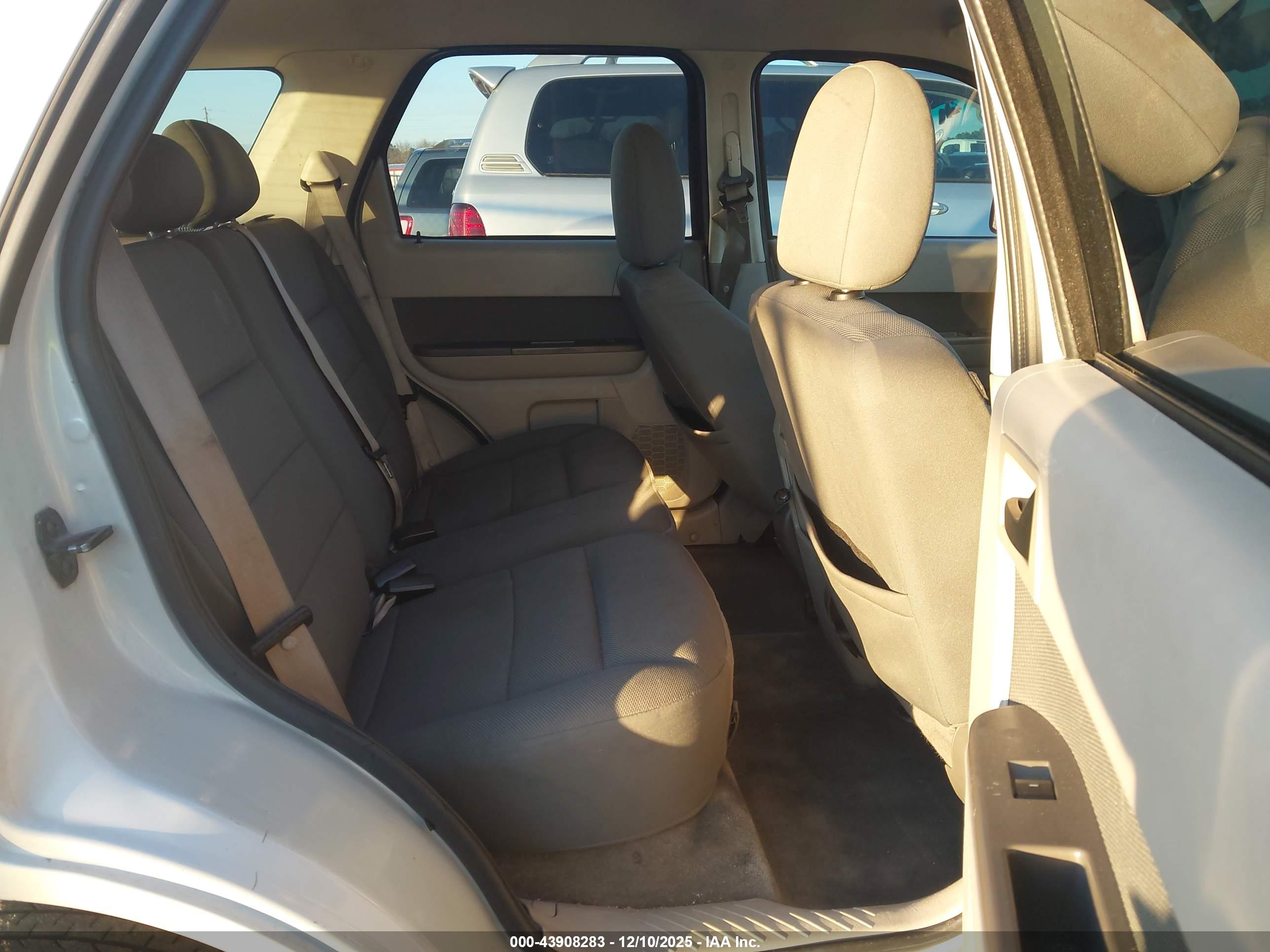 FORD ESCAPE image 8