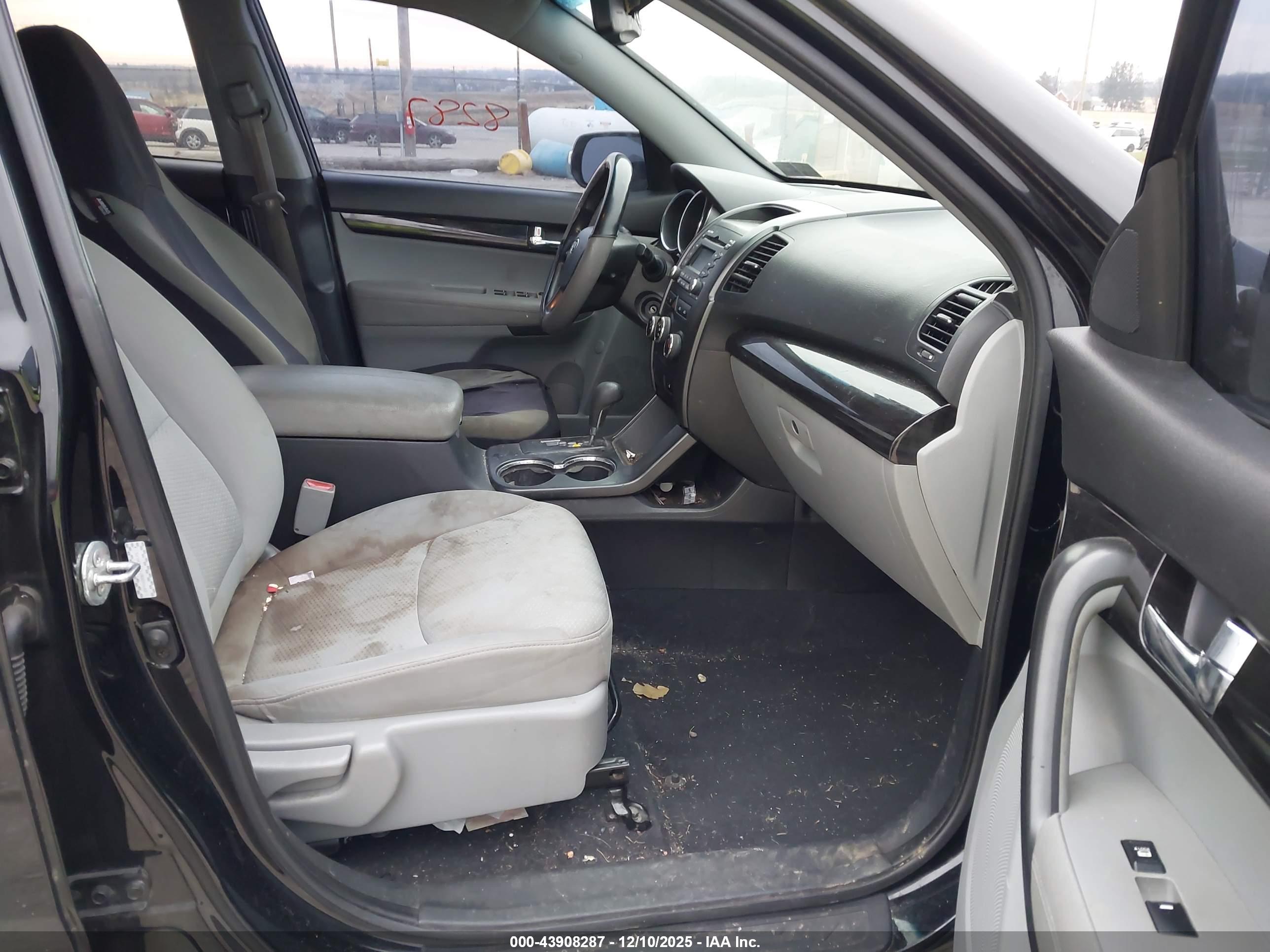 KIA SORENTO image 5