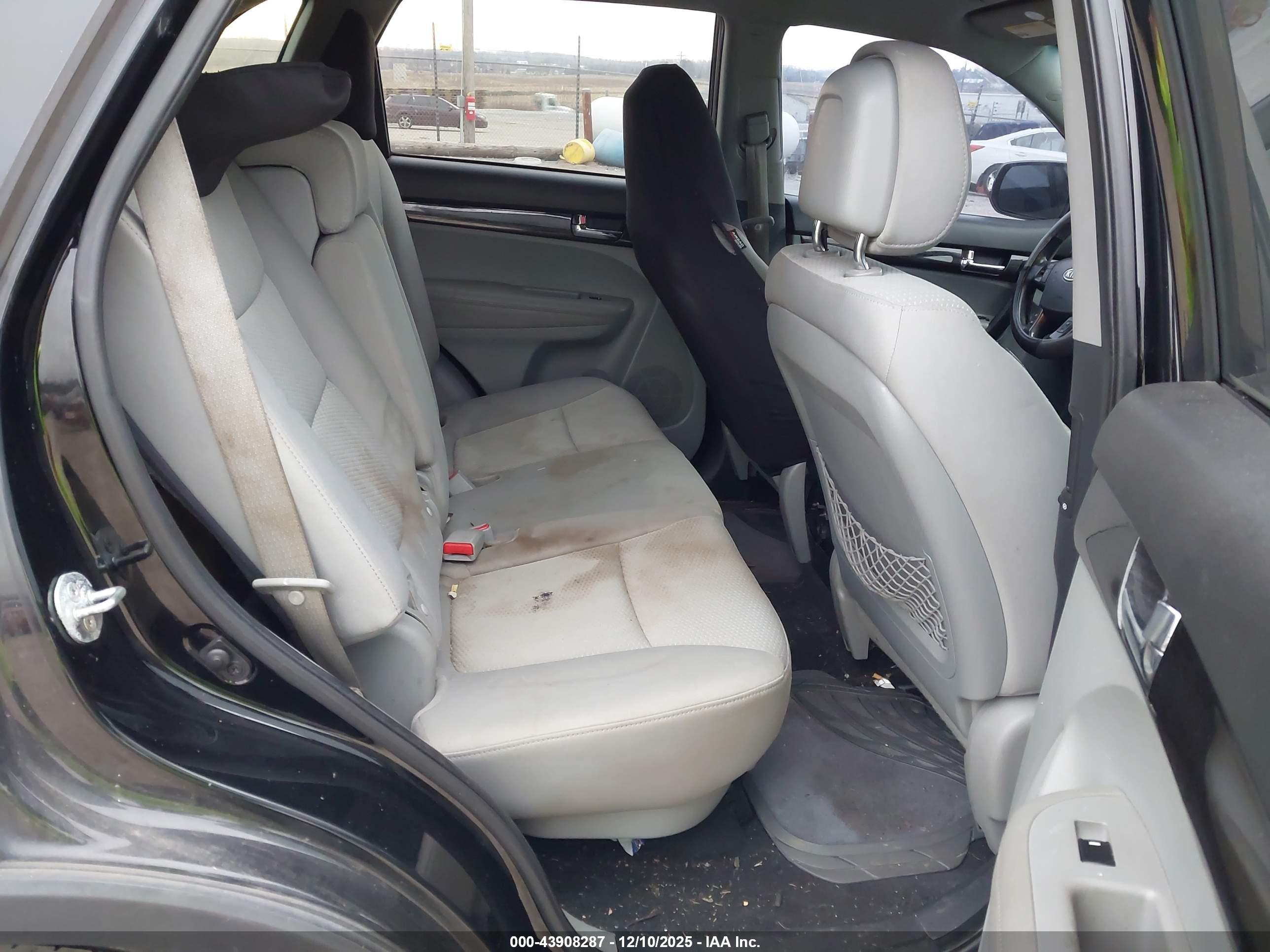 KIA SORENTO image 8
