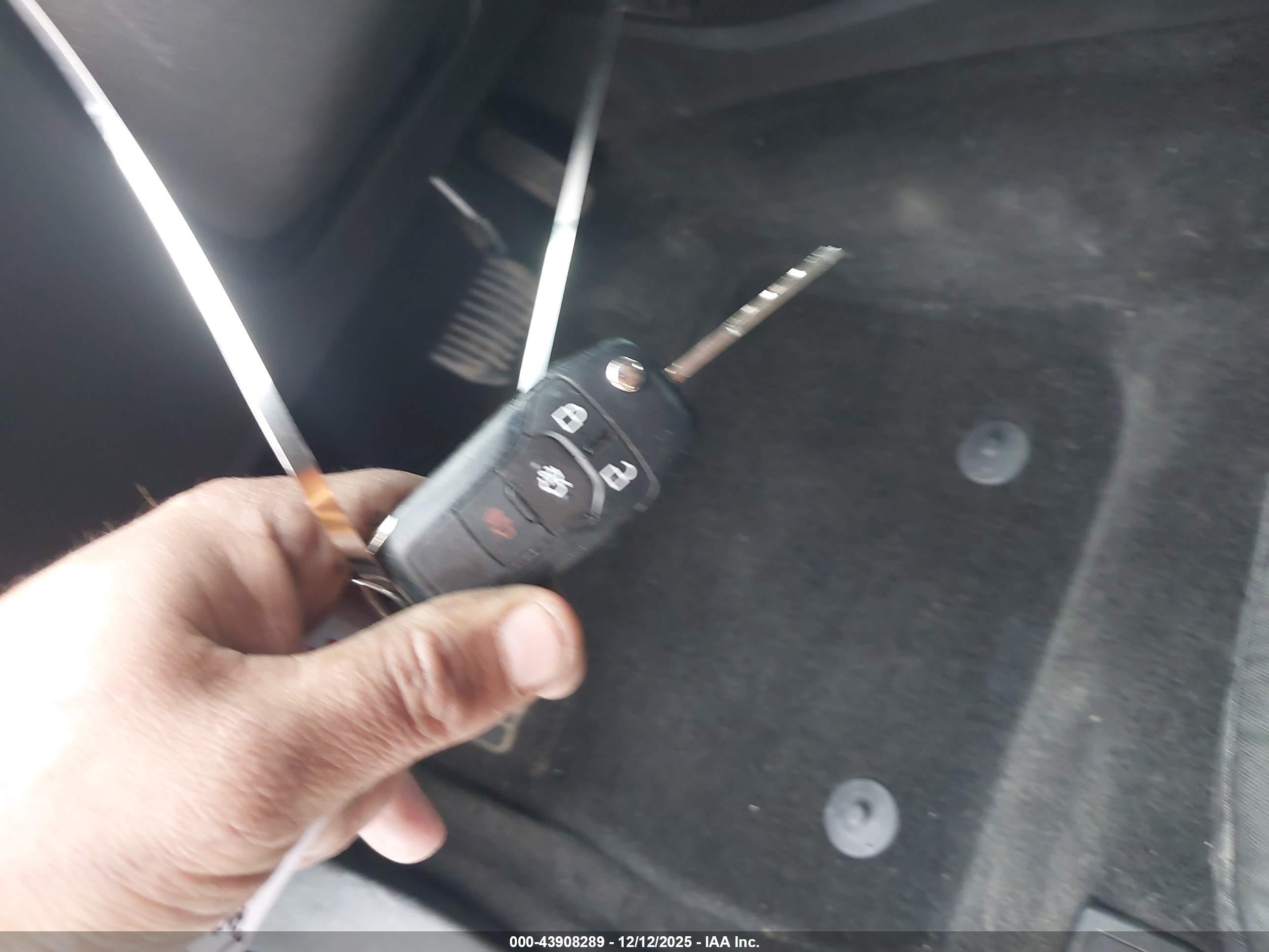 FORD FUSION image 11