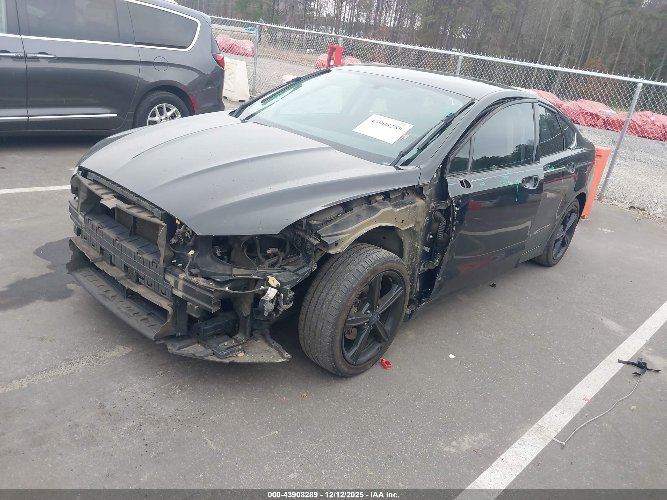FORD FUSION image 2