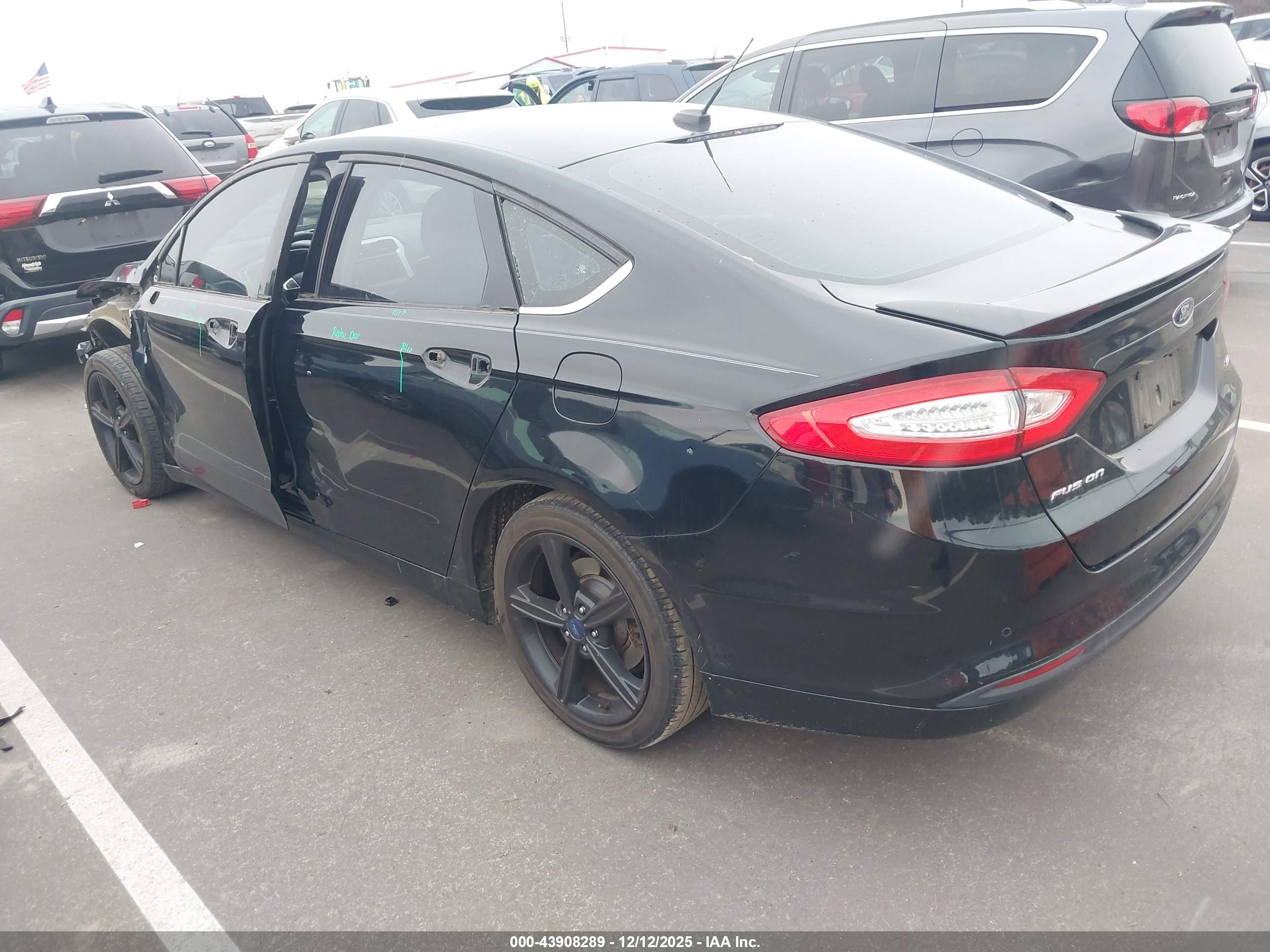 FORD FUSION image 3