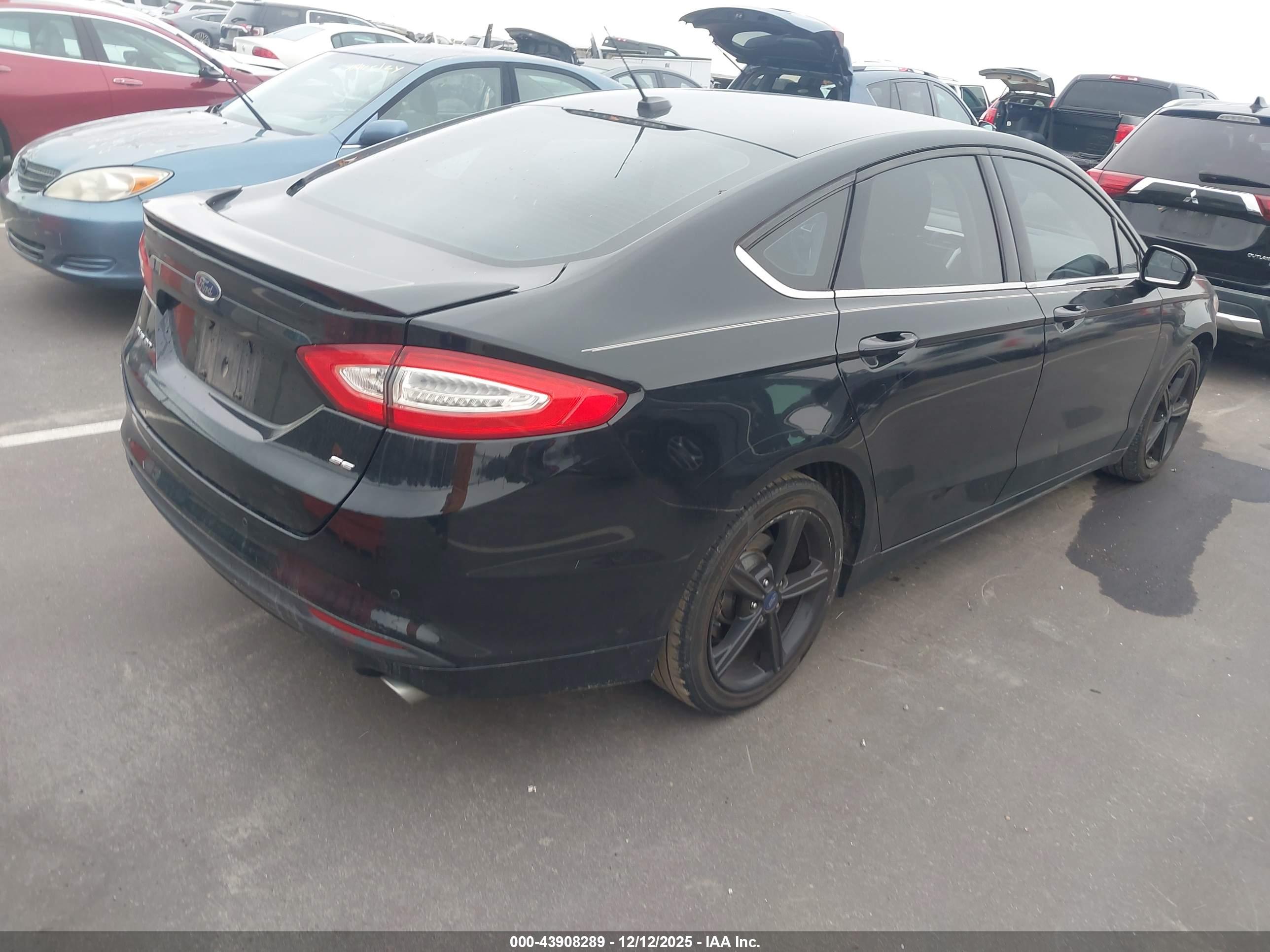 FORD FUSION image 4