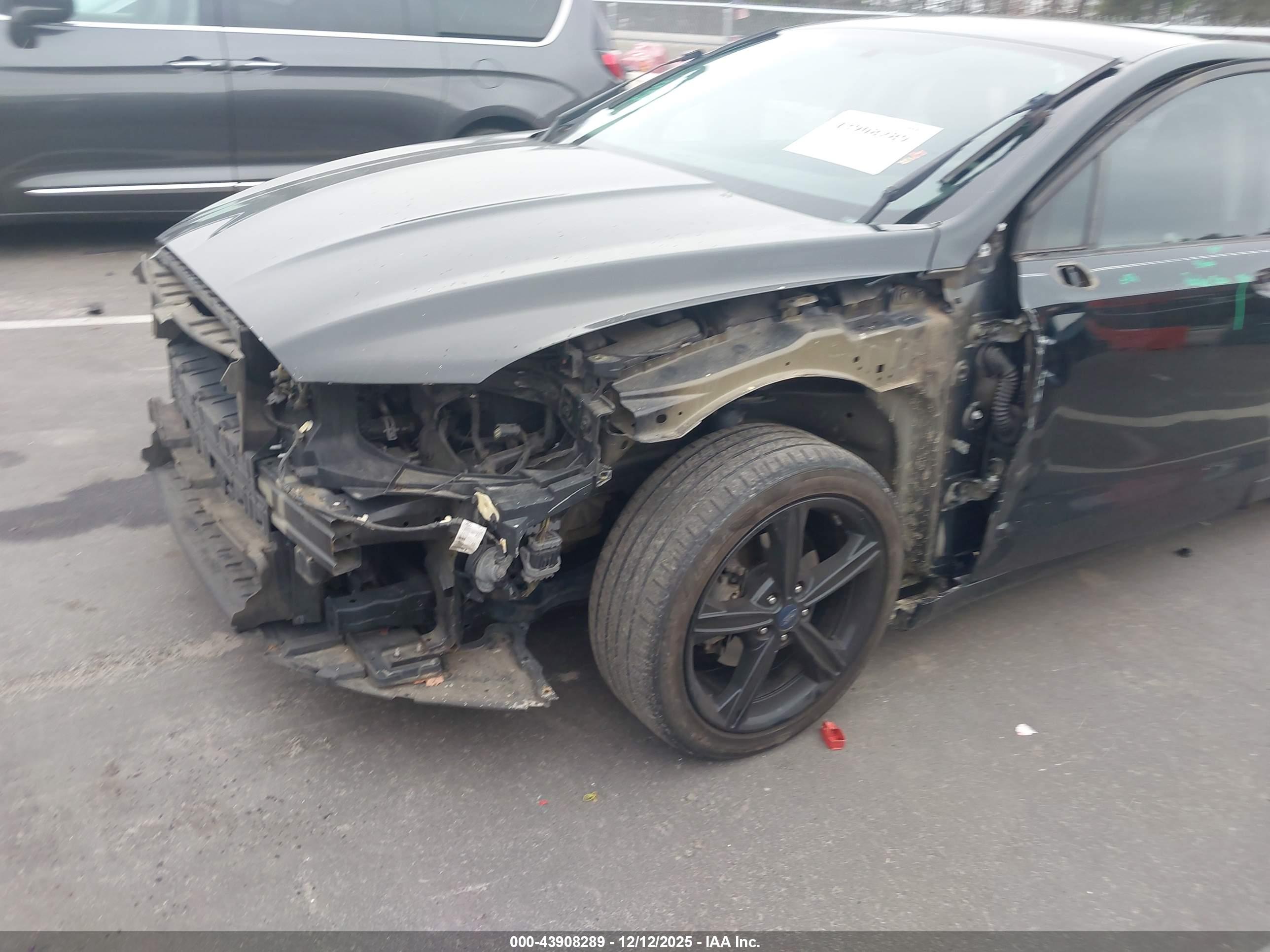 FORD FUSION image 6