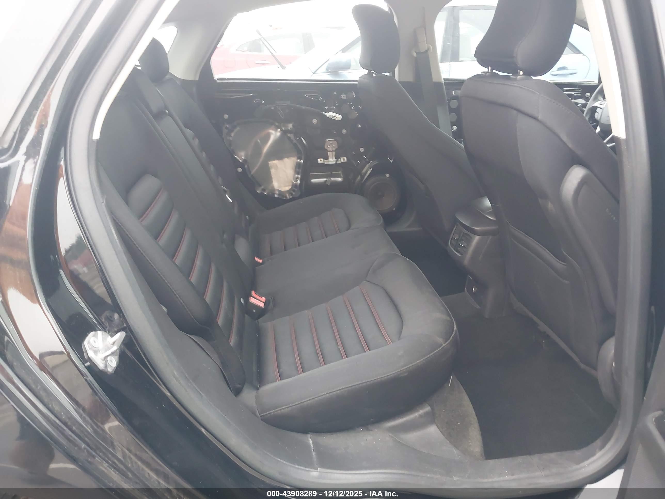 FORD FUSION image 8
