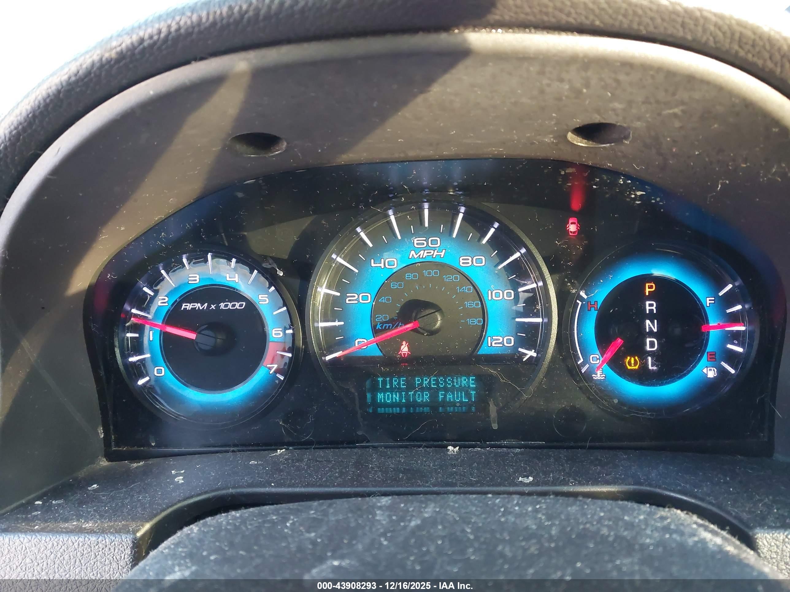 FORD FUSION image 7