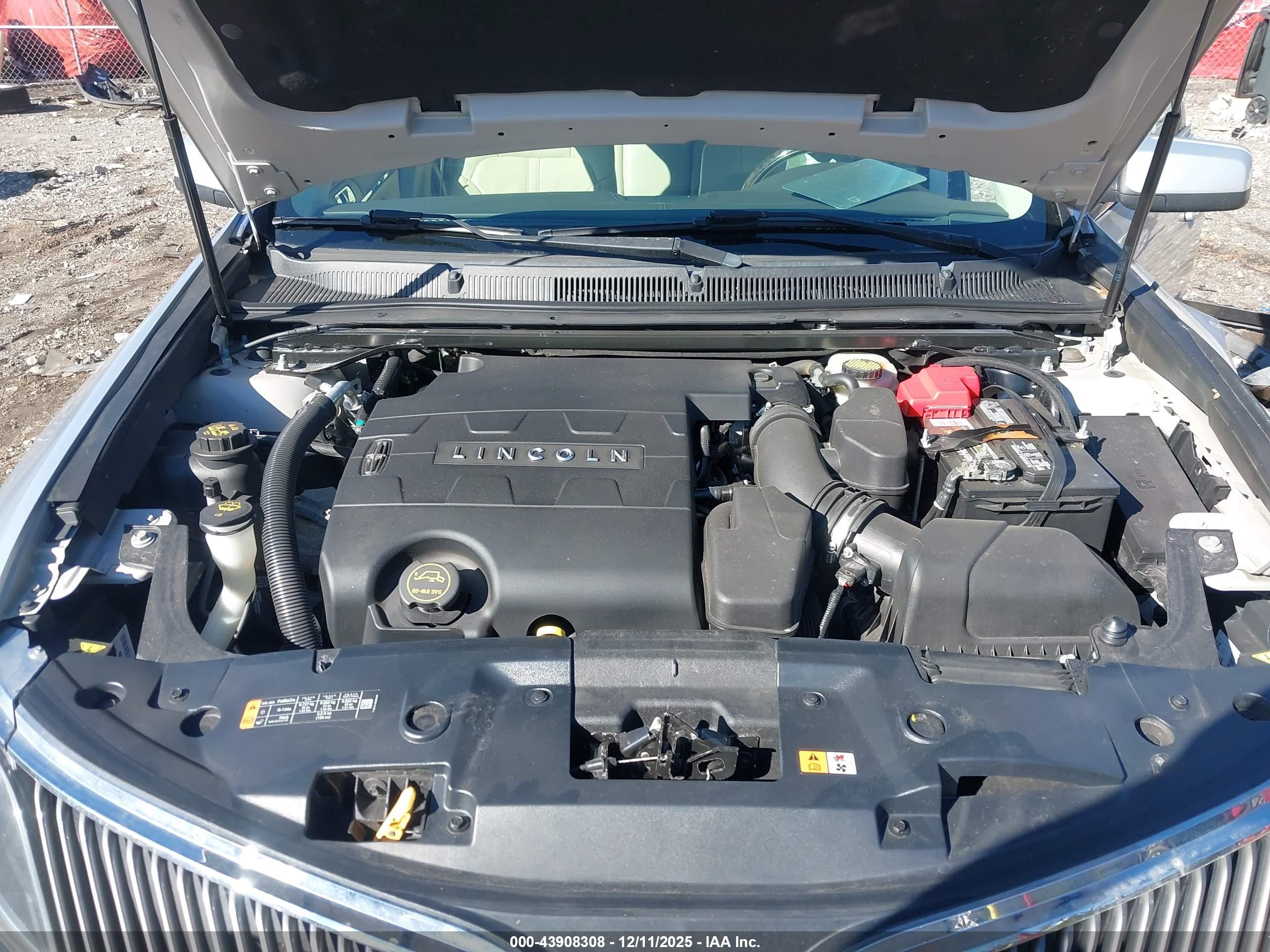 LINCOLN MKS image 10