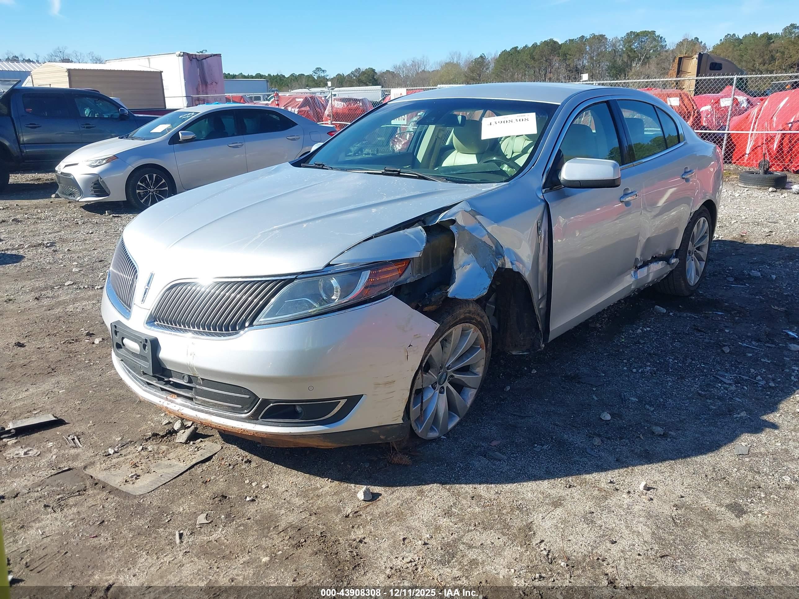 LINCOLN MKS image 2
