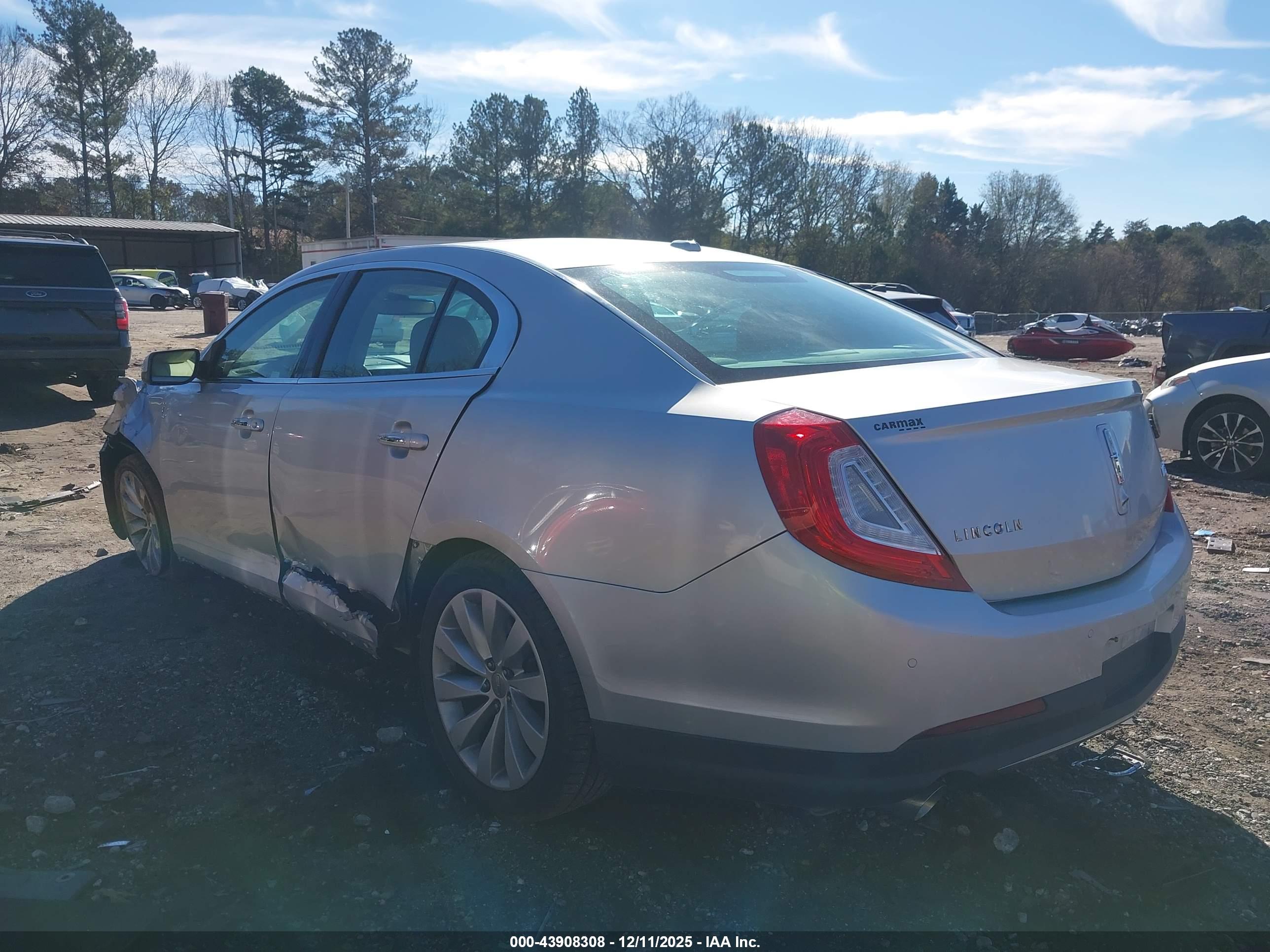 LINCOLN MKS image 3