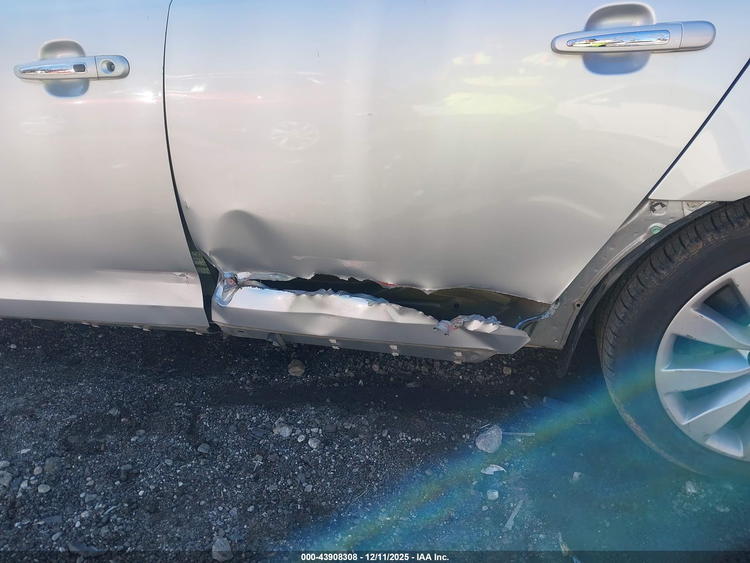 LINCOLN MKS image 6