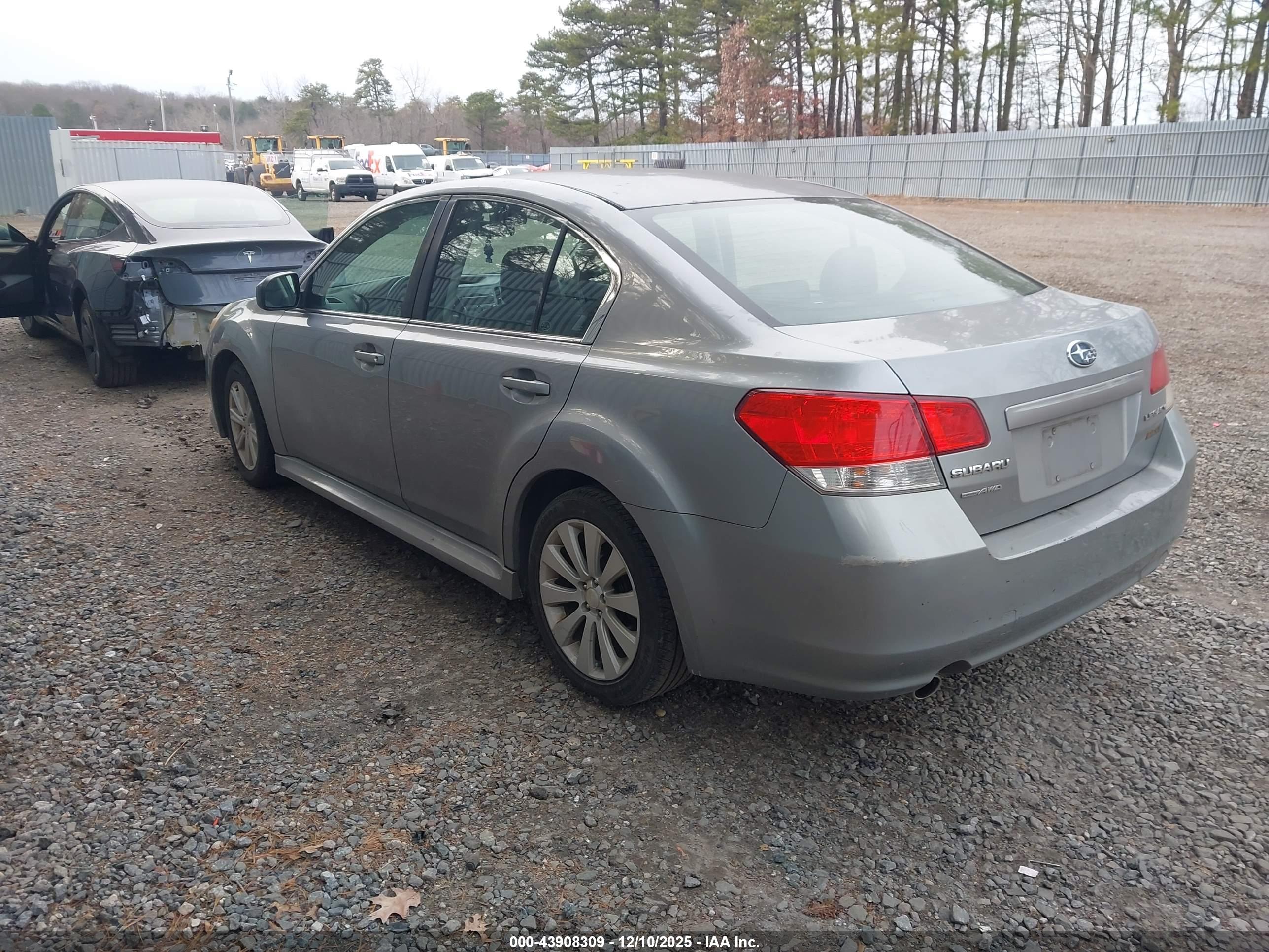SUBARU LEGACY image 3