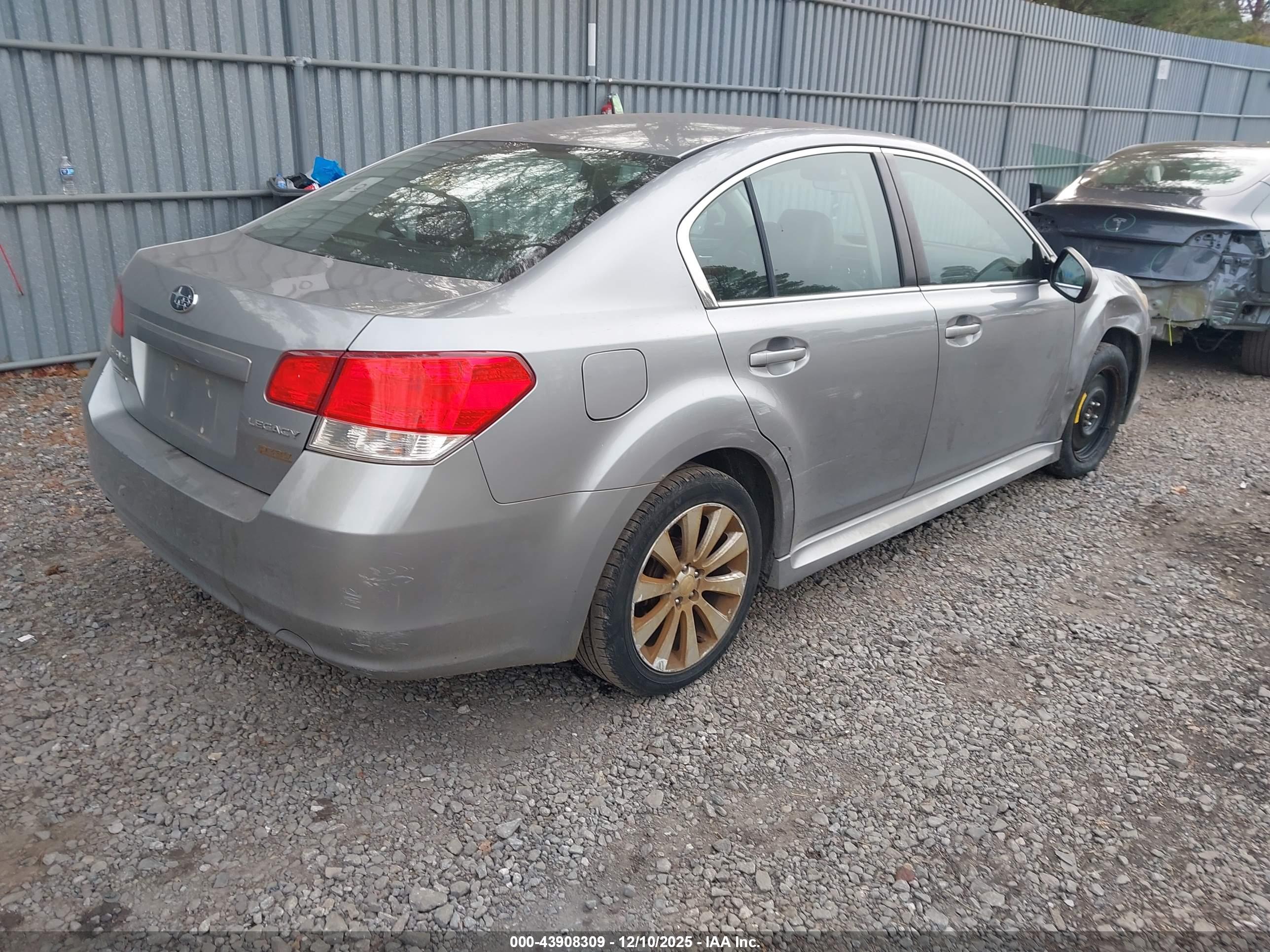 SUBARU LEGACY image 4