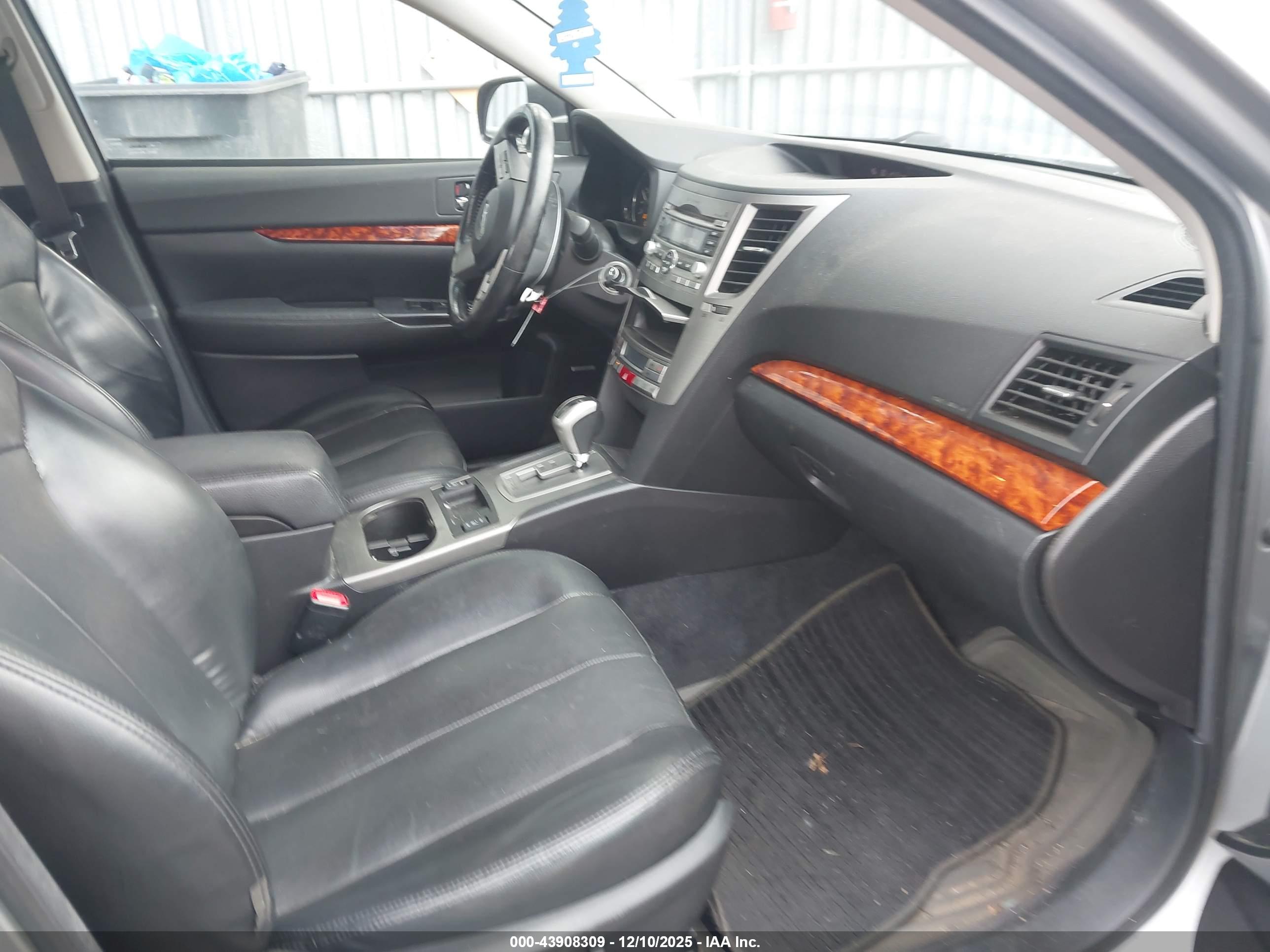 SUBARU LEGACY image 5