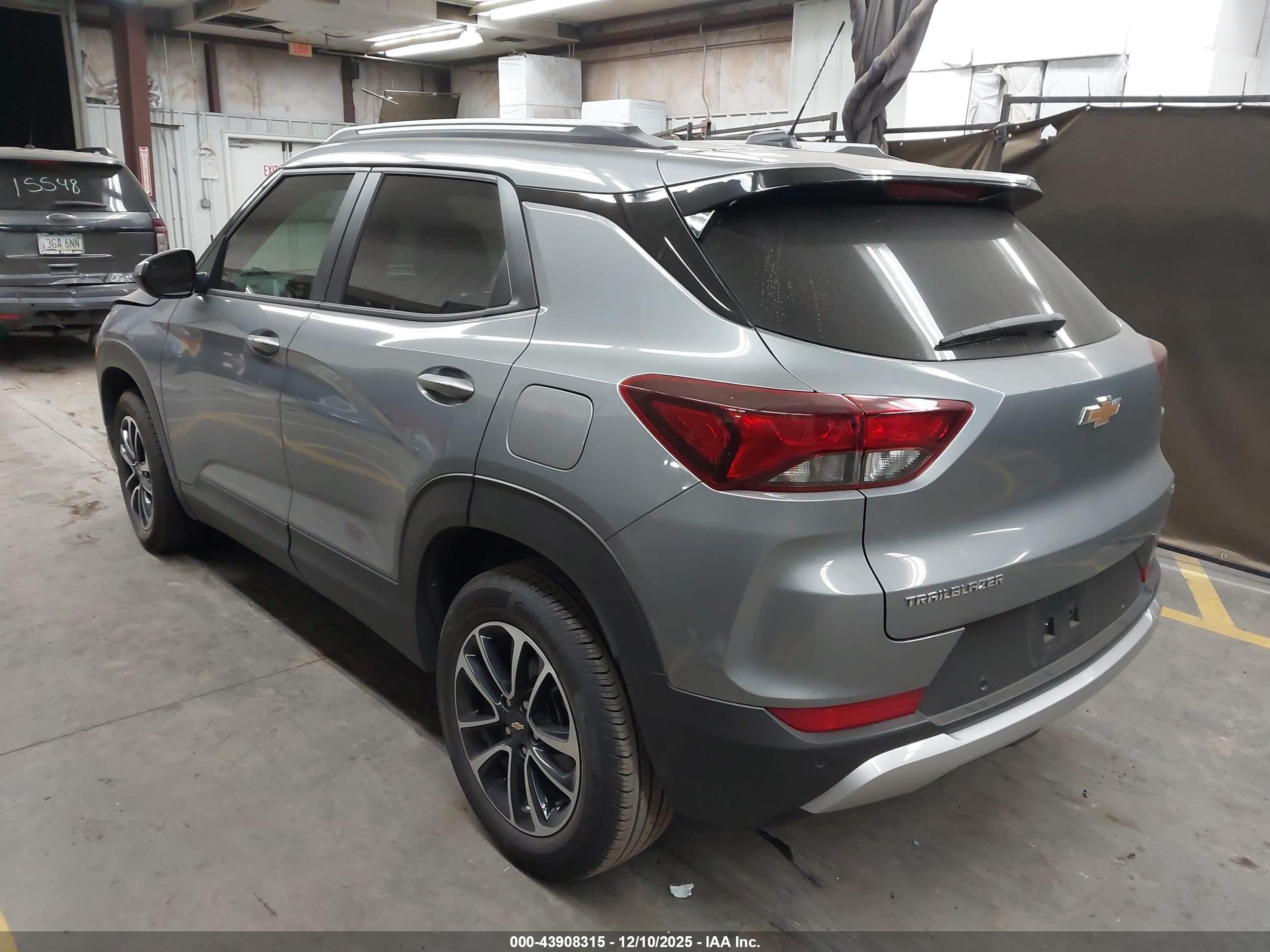CHEVROLET TRAILBLAZER image 3