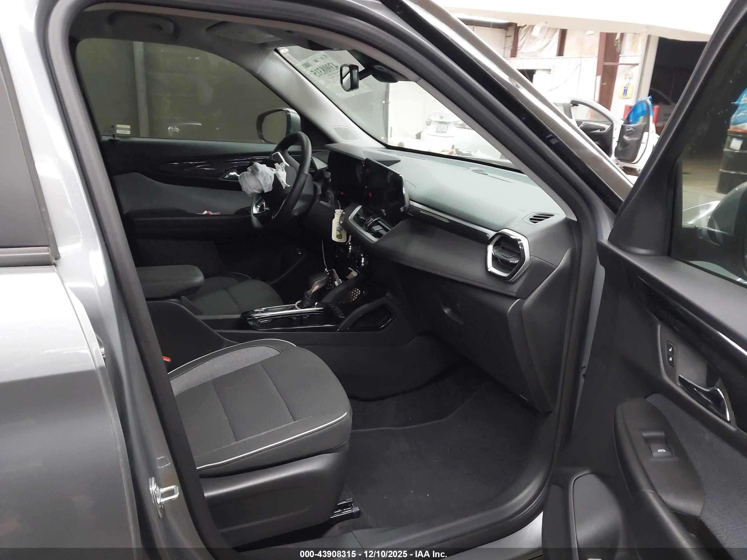 CHEVROLET TRAILBLAZER image 5