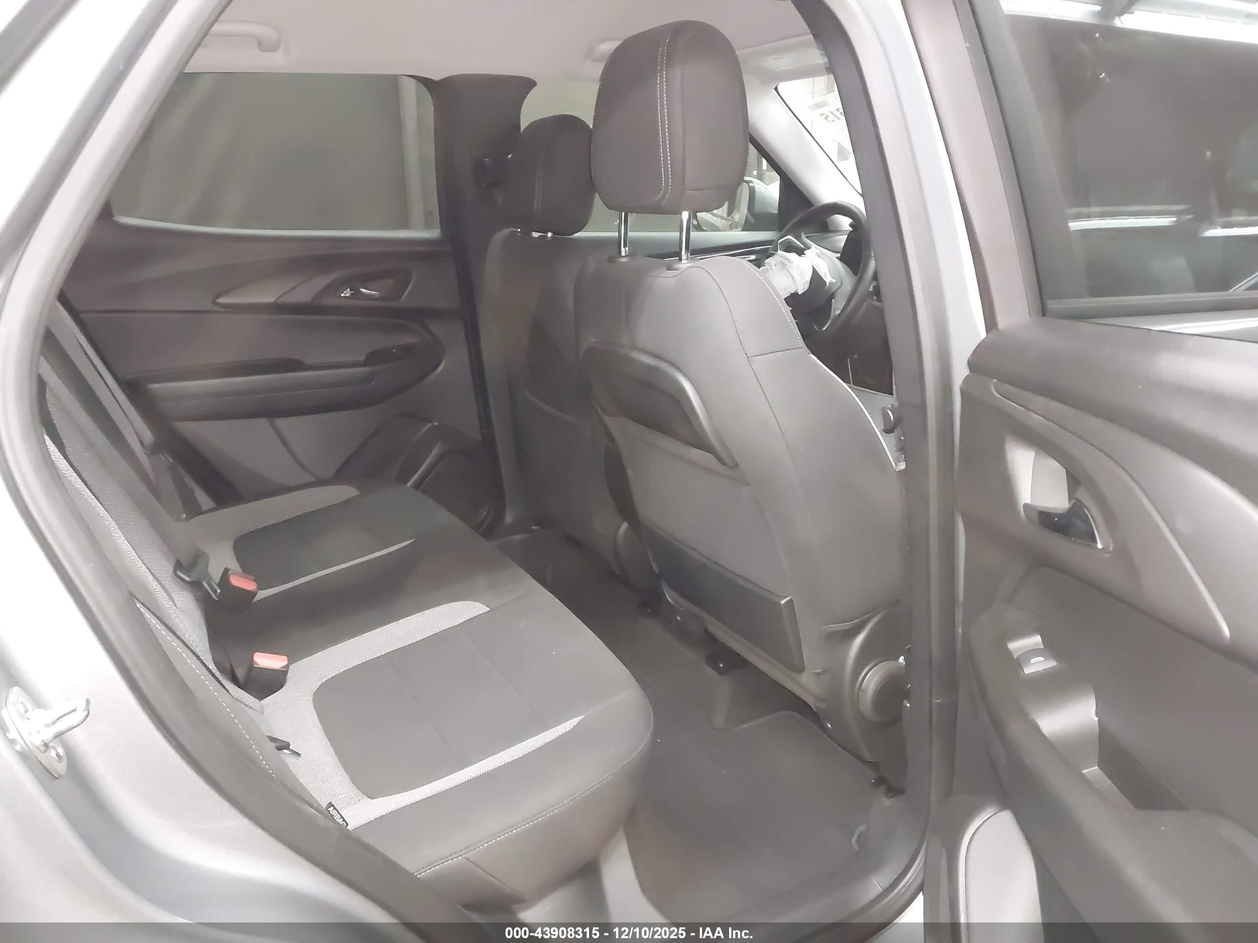 CHEVROLET TRAILBLAZER image 8
