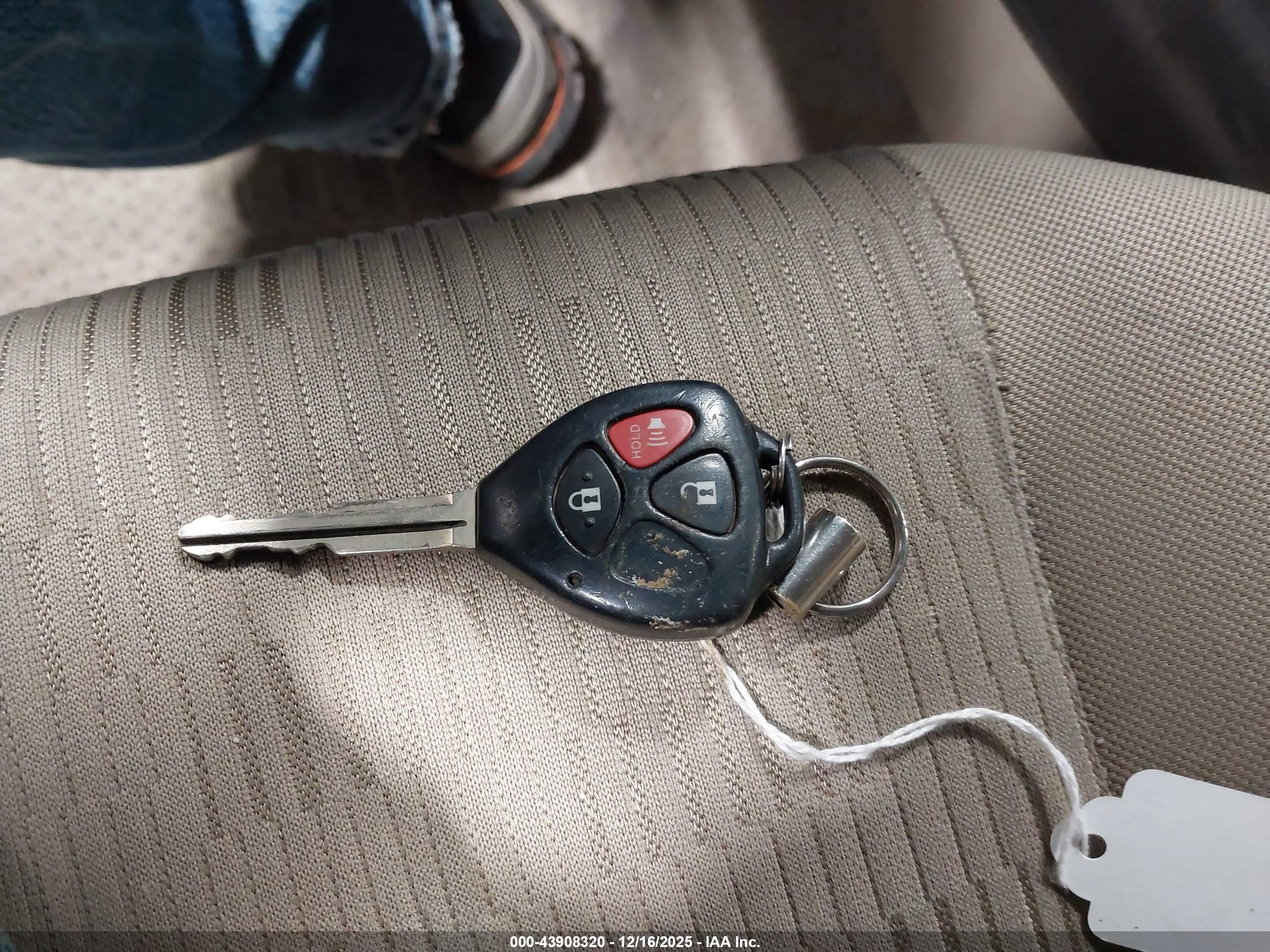 TOYOTA RAV4 image 11