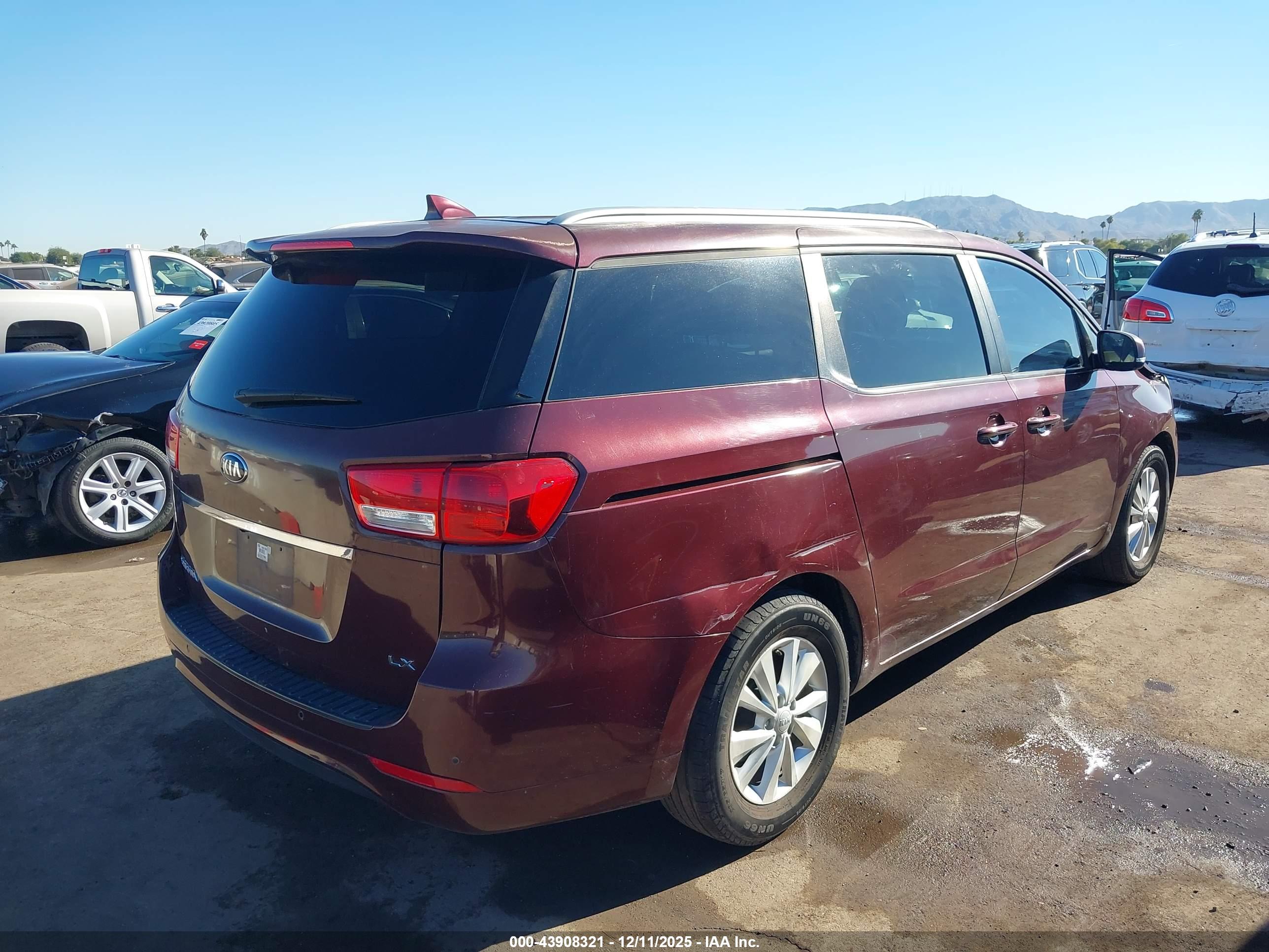 KIA SEDONA image 4