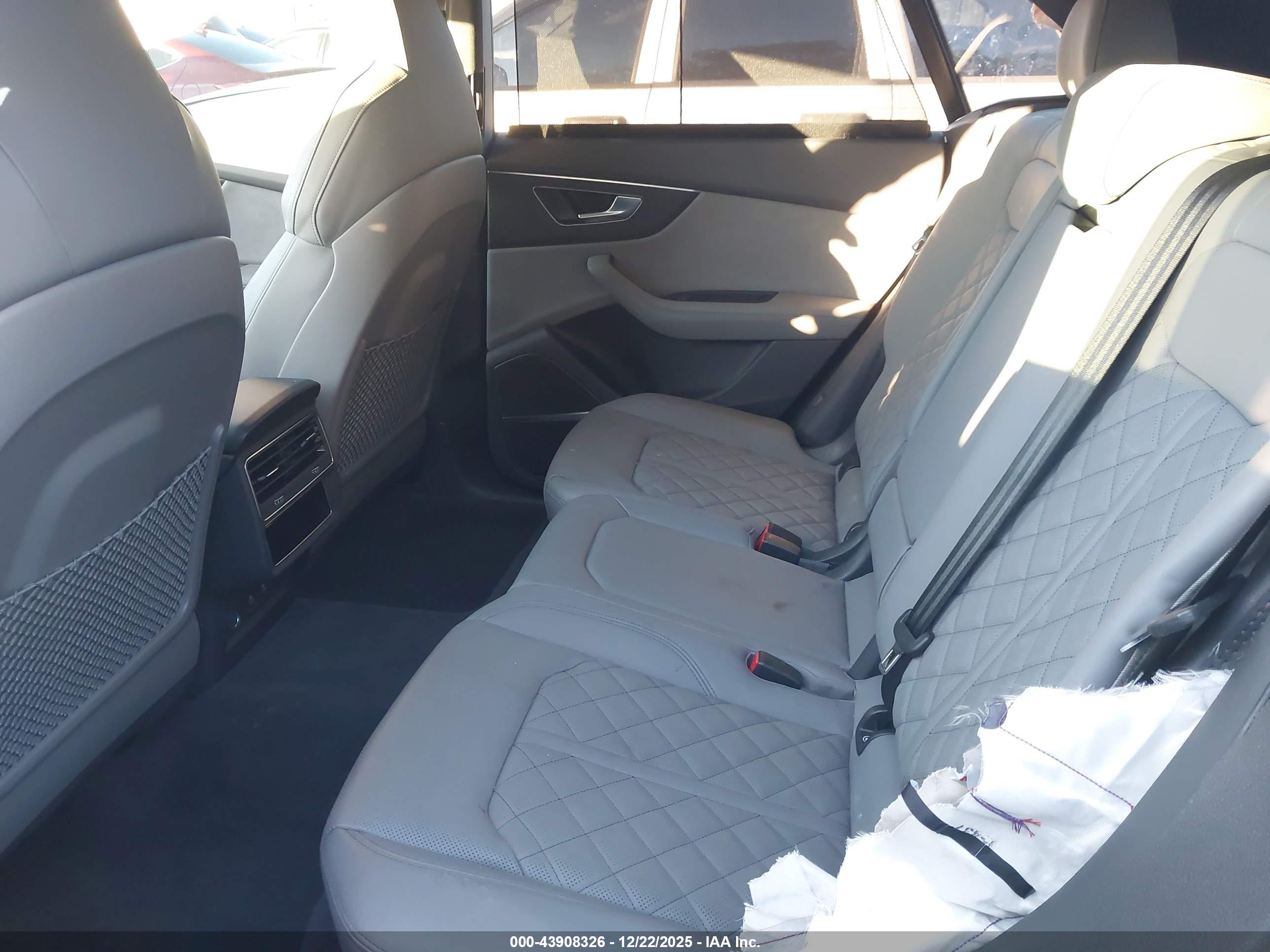 AUDI SQ8 image 8