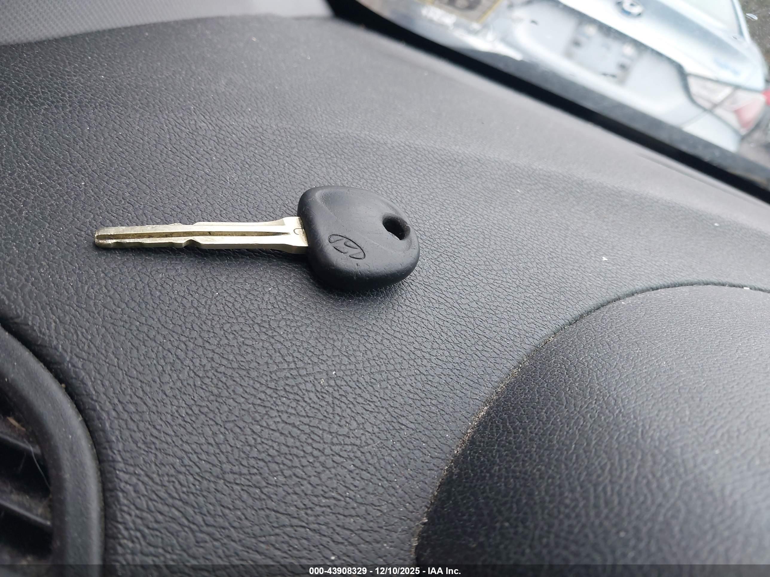 HYUNDAI ELANTRA image 11